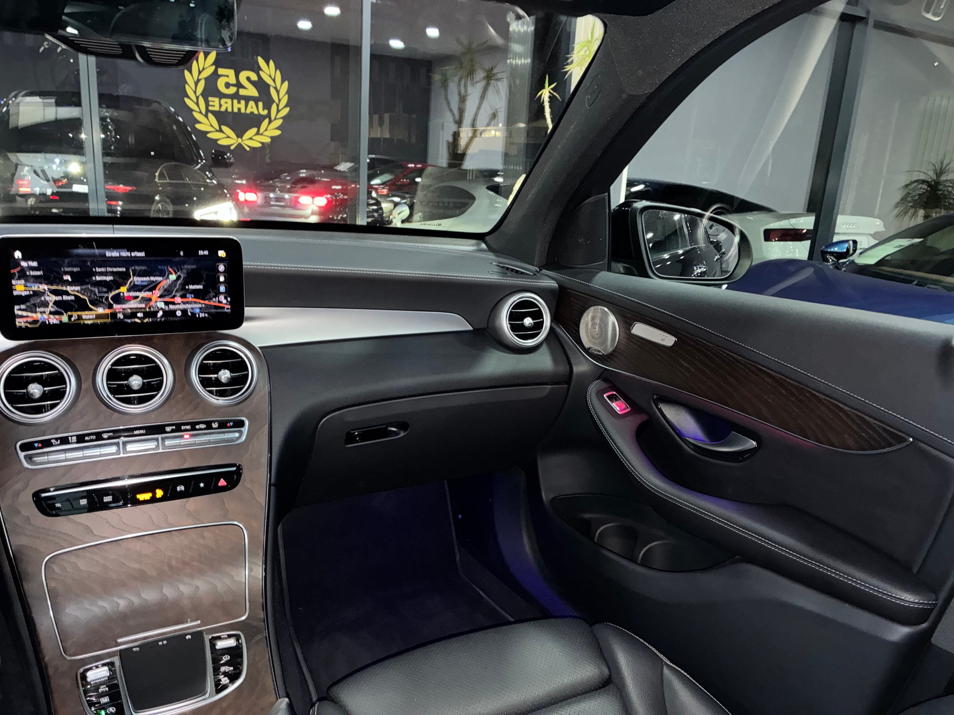 MERCEDES-BENZ GLC 220 d AMG Line 4Matic 9G-Tronic-image-9