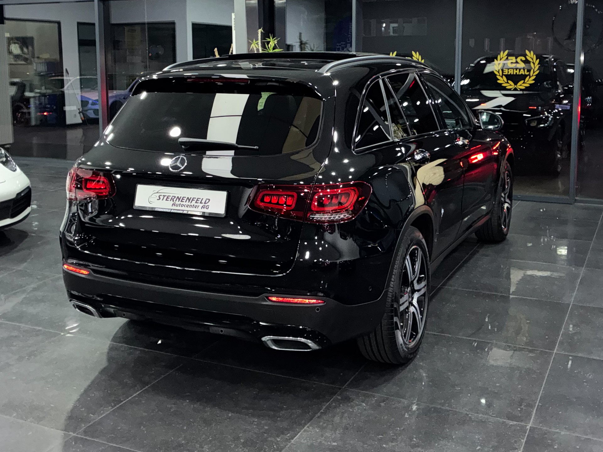 MERCEDES-BENZ GLC 220 d AMG Line 4Matic 9G-Tronic-image-4