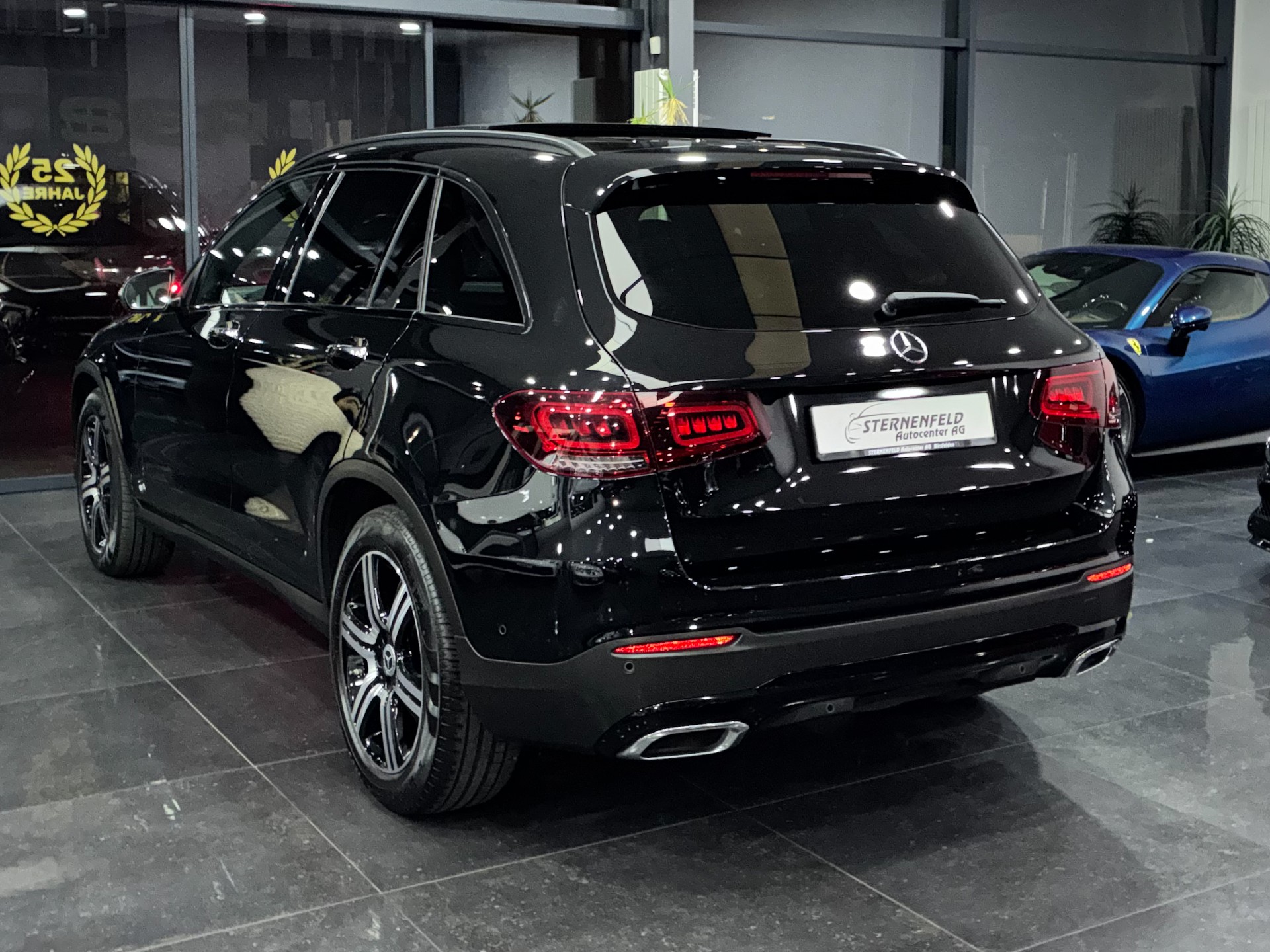 MERCEDES-BENZ GLC 220 d AMG Line 4Matic 9G-Tronic-image-6