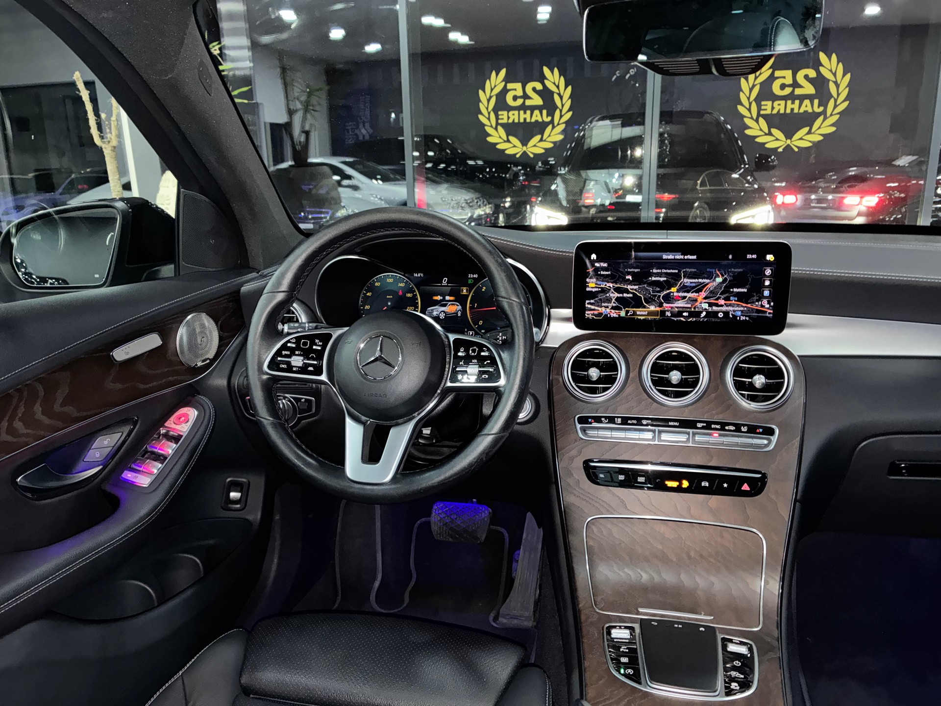 MERCEDES-BENZ GLC 220 d AMG Line 4Matic 9G-Tronic-image-8