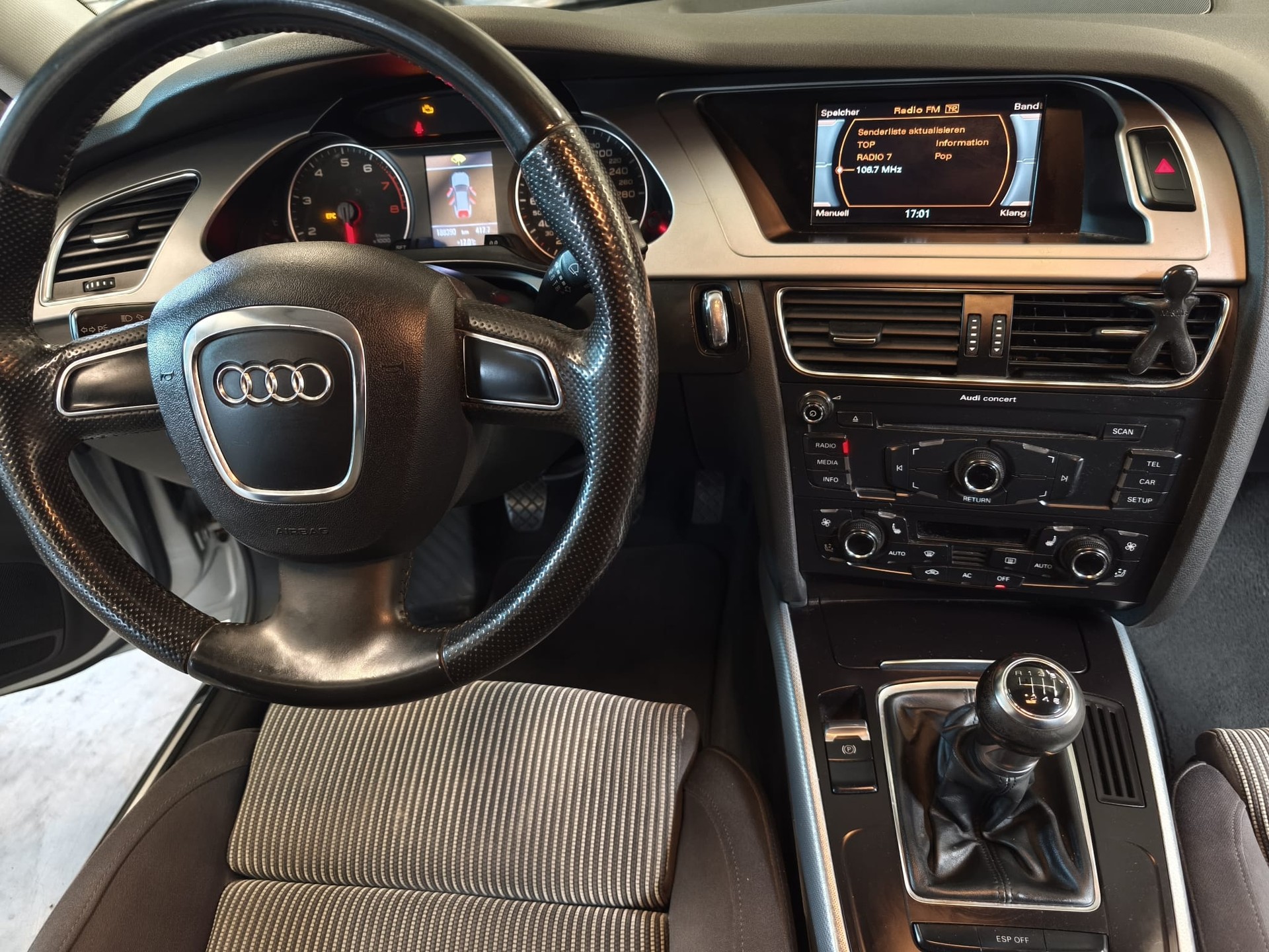 AUDI A4 Avant 2.0 TFSI quattro-image-9