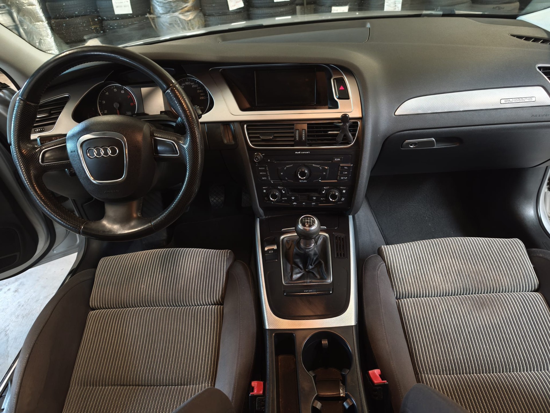 AUDI A4 Avant 2.0 TFSI quattro-image-8