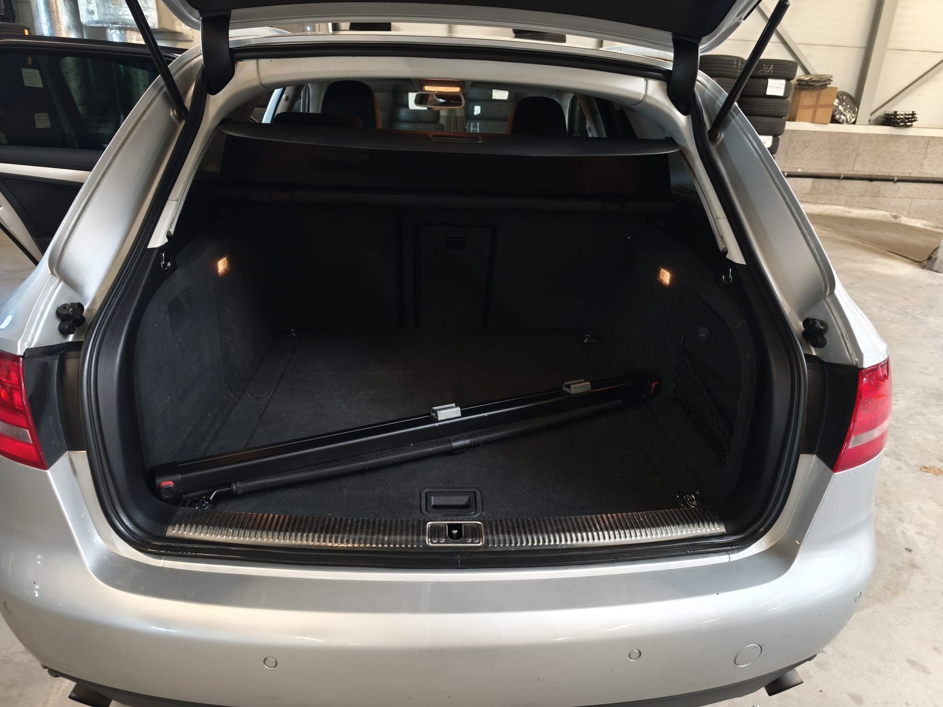 AUDI A4 Avant 2.0 TFSI quattro-image-11