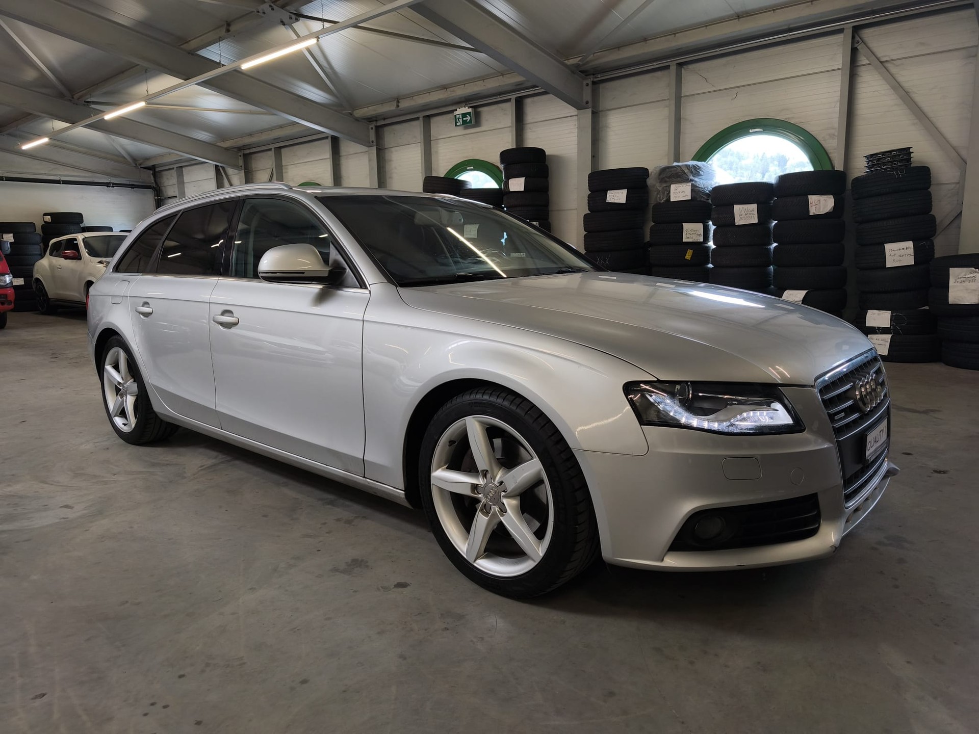 AUDI A4 Avant 2.0 TFSI quattro-image-1