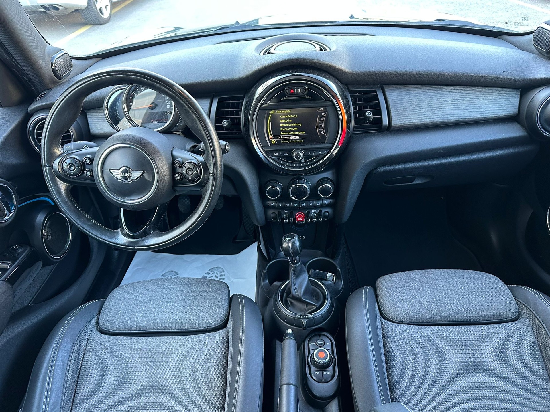 MINI Cooper-image-10