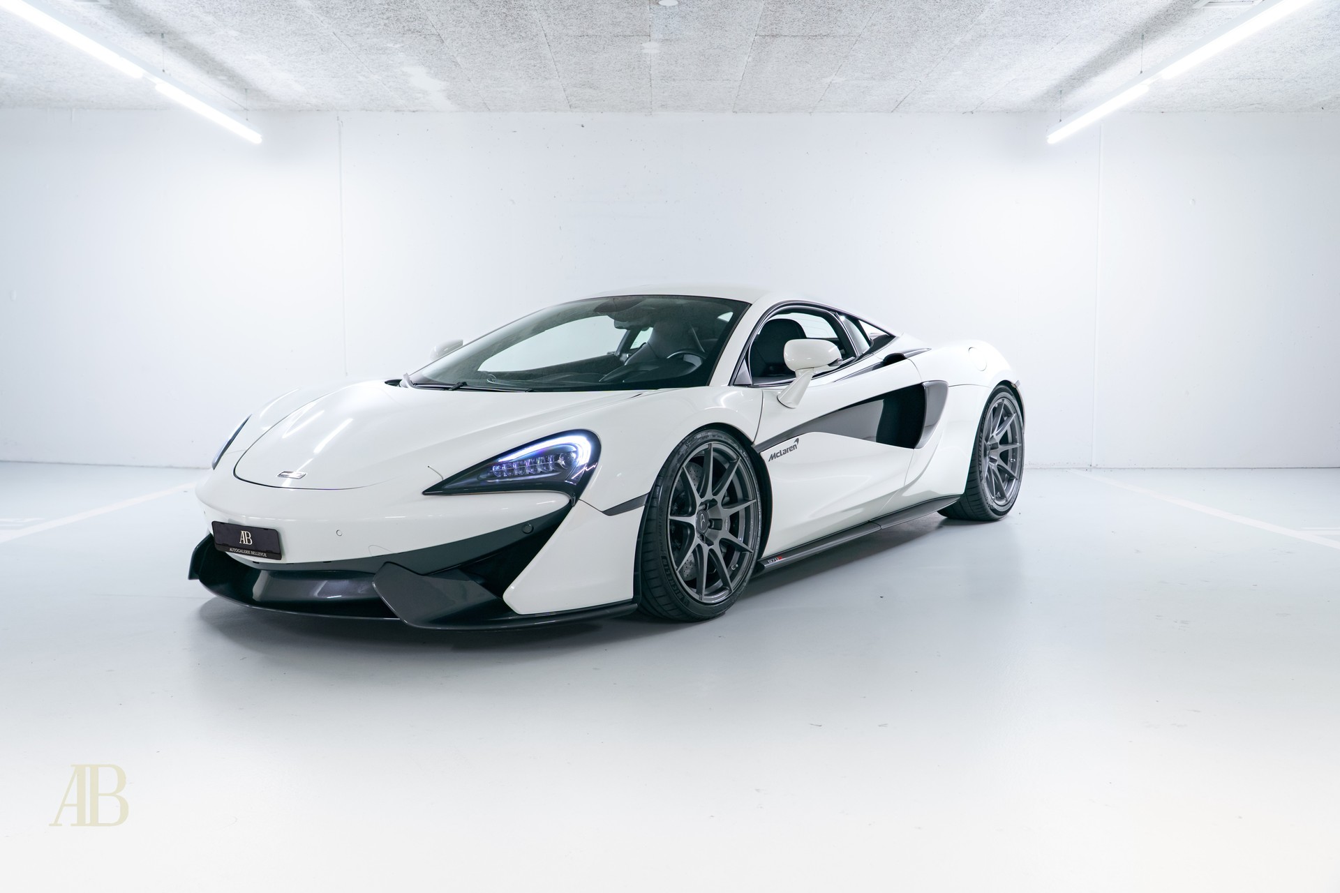 McLAREN 570S Coupé 3.8 V8 SSG-image-3