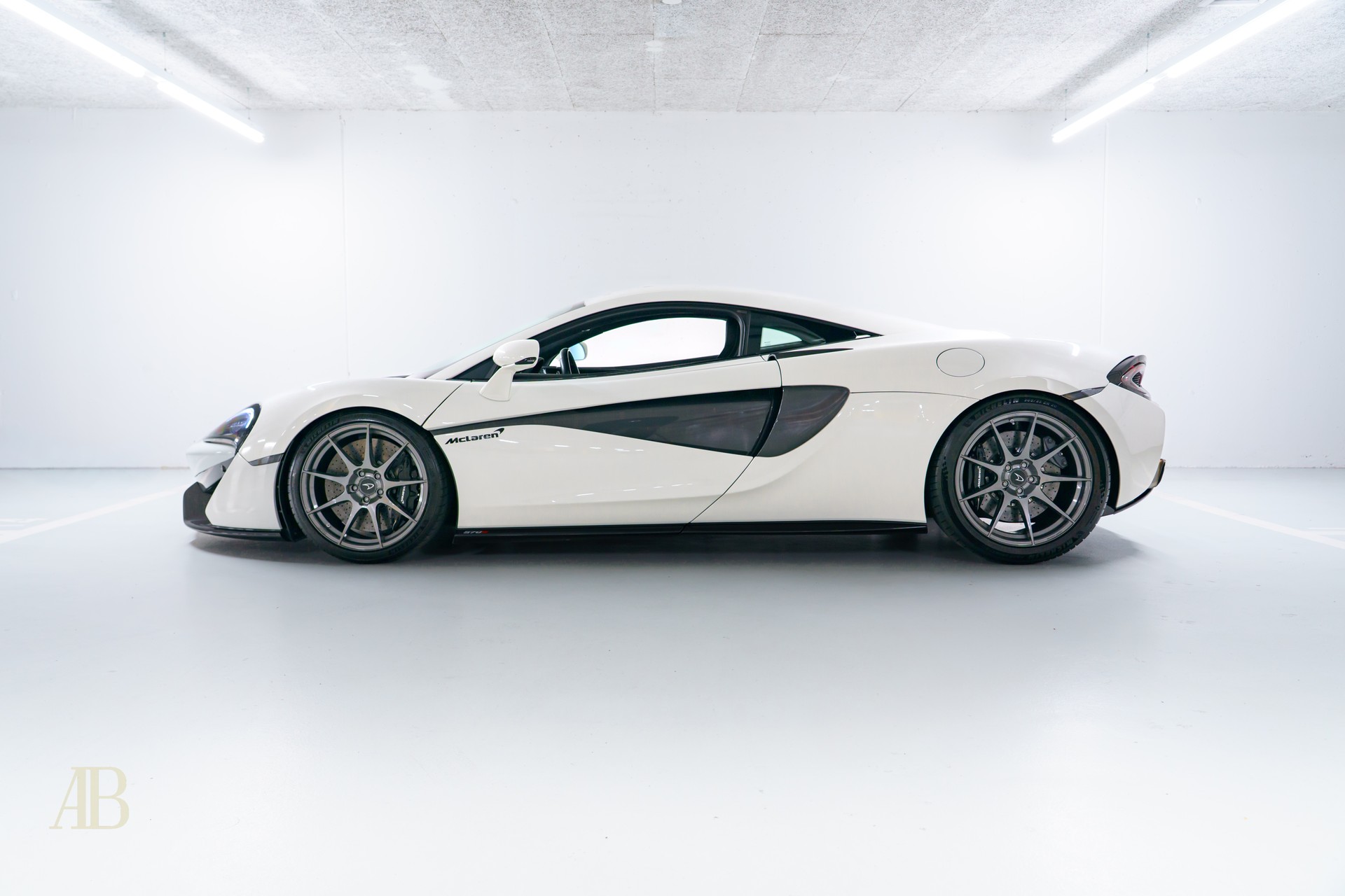 McLAREN 570S Coupé 3.8 V8 SSG-image-4