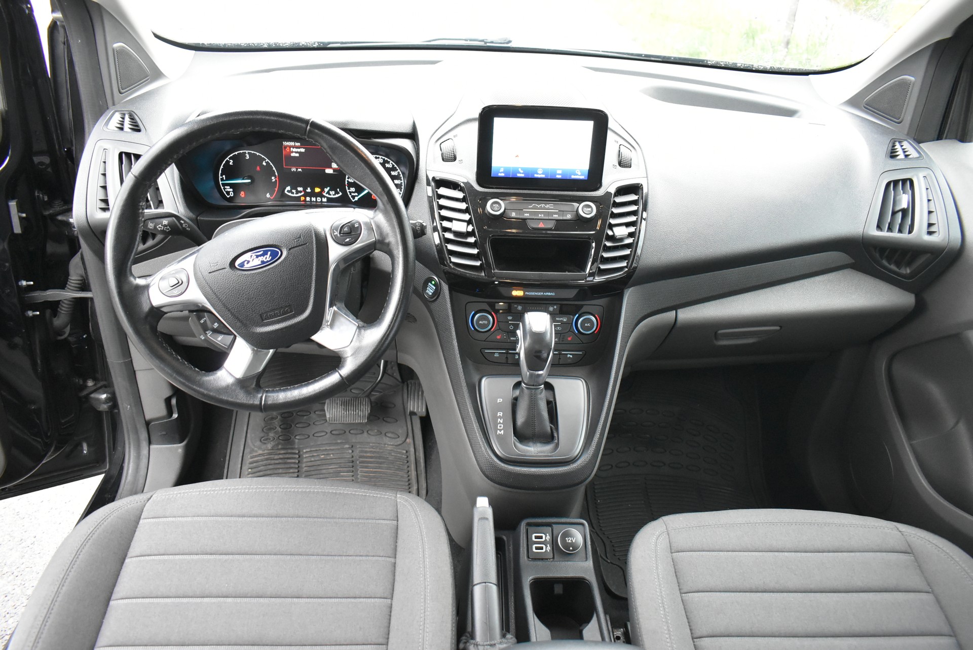 FORD Grand Tourneo Connect 1.5 EcoBlue Titanium Automat-image-4