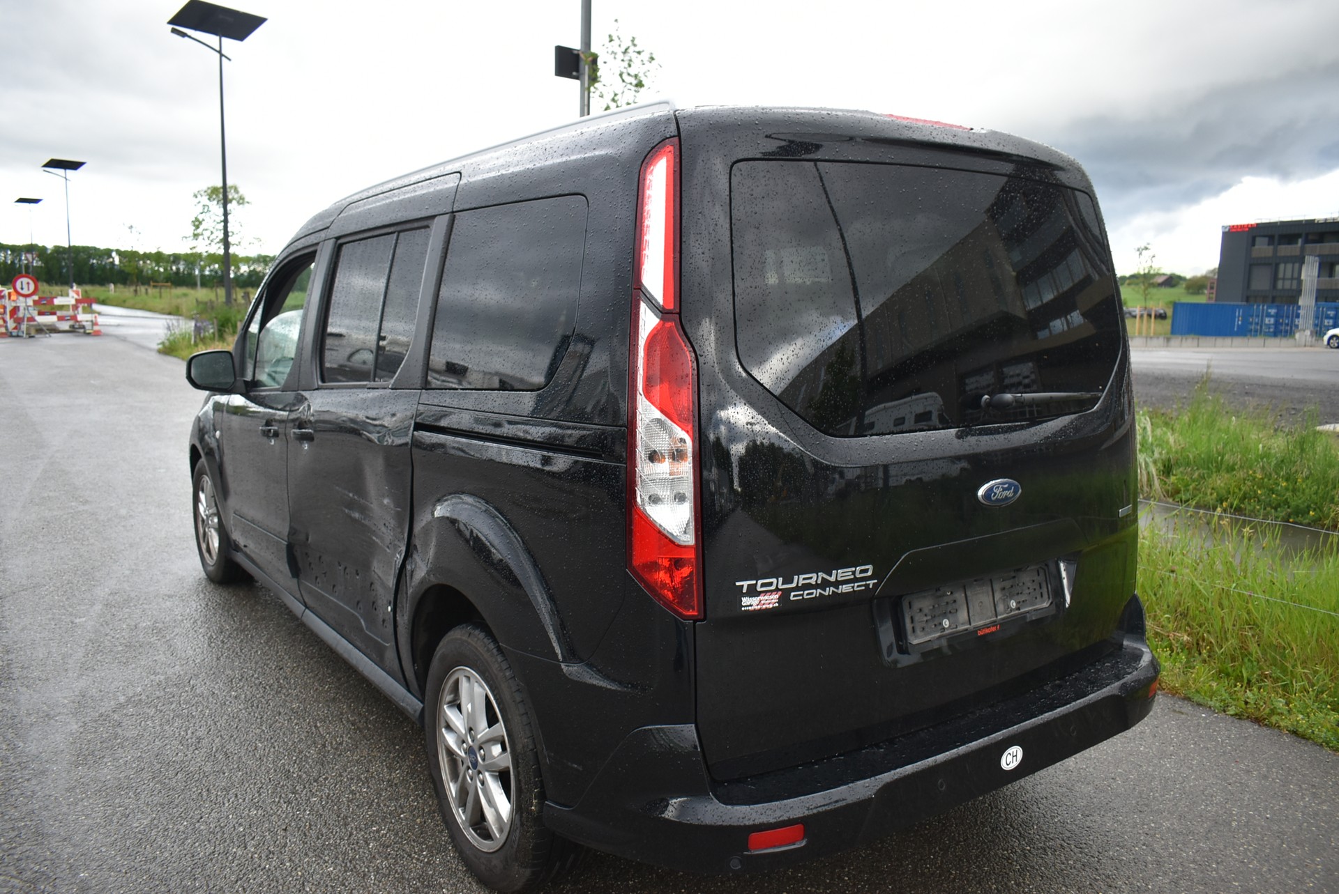FORD Grand Tourneo Connect 1.5 EcoBlue Titanium Automat-image-9