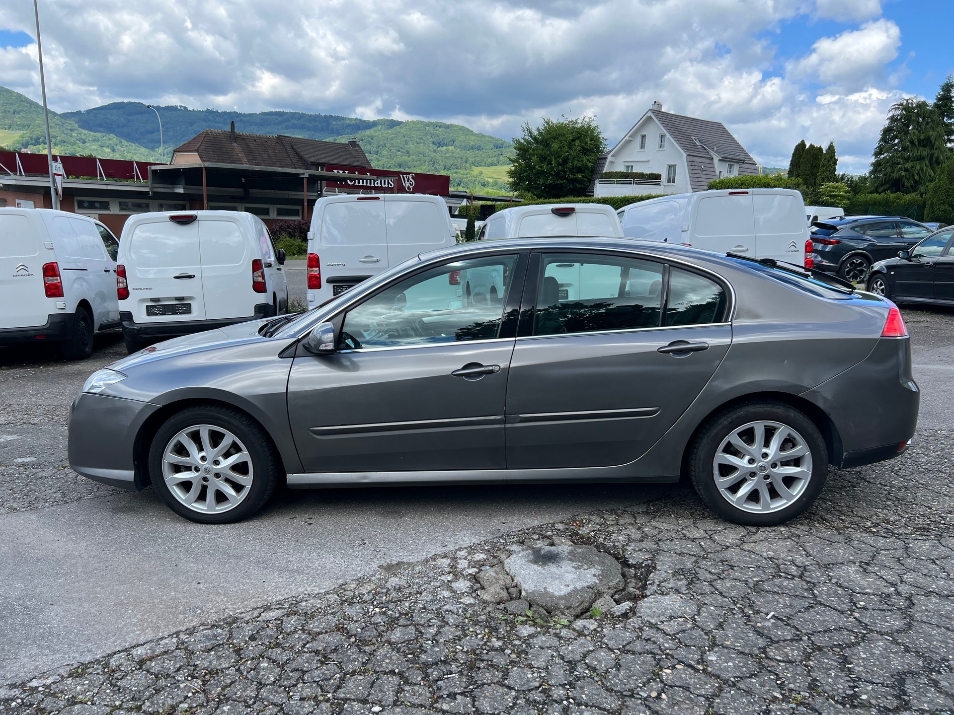 RENAULT Laguna 2.0 dCi Dynamique Automatic-image-1