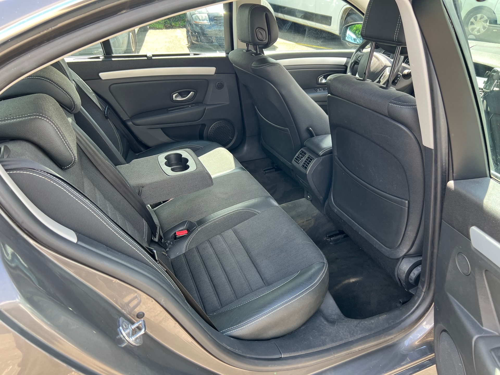 RENAULT Laguna 2.0 dCi Dynamique Automatic-image-11