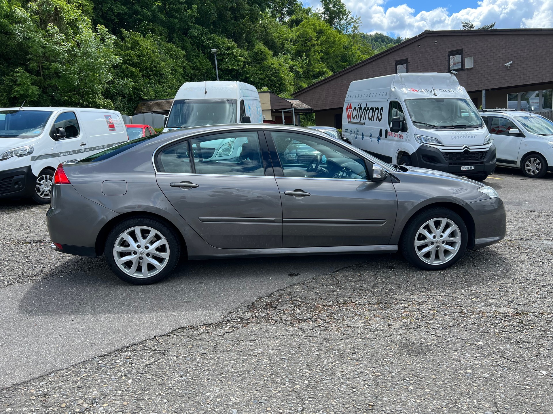 RENAULT Laguna 2.0 dCi Dynamique Automatic-image-5