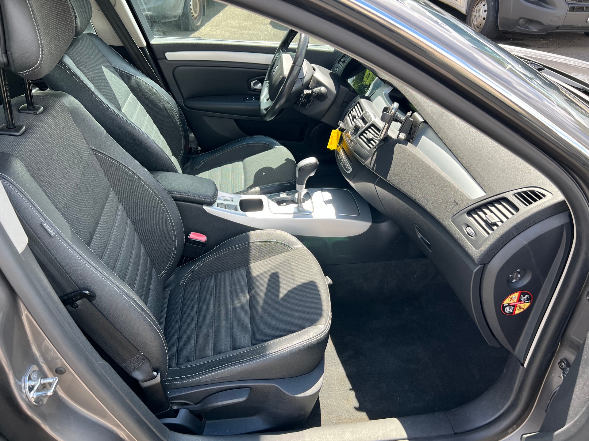RENAULT Laguna 2.0 dCi Dynamique Automatic-image-10