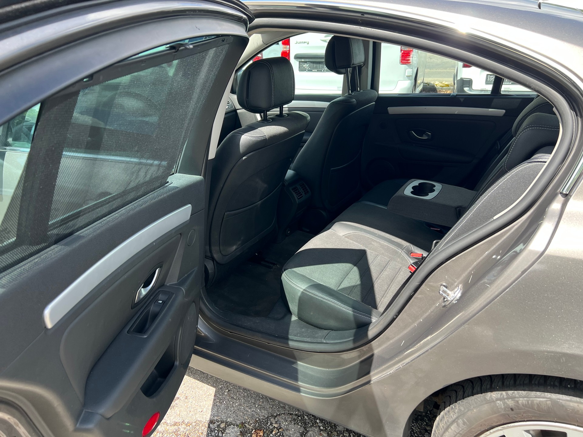 RENAULT Laguna 2.0 dCi Dynamique Automatic-image-9