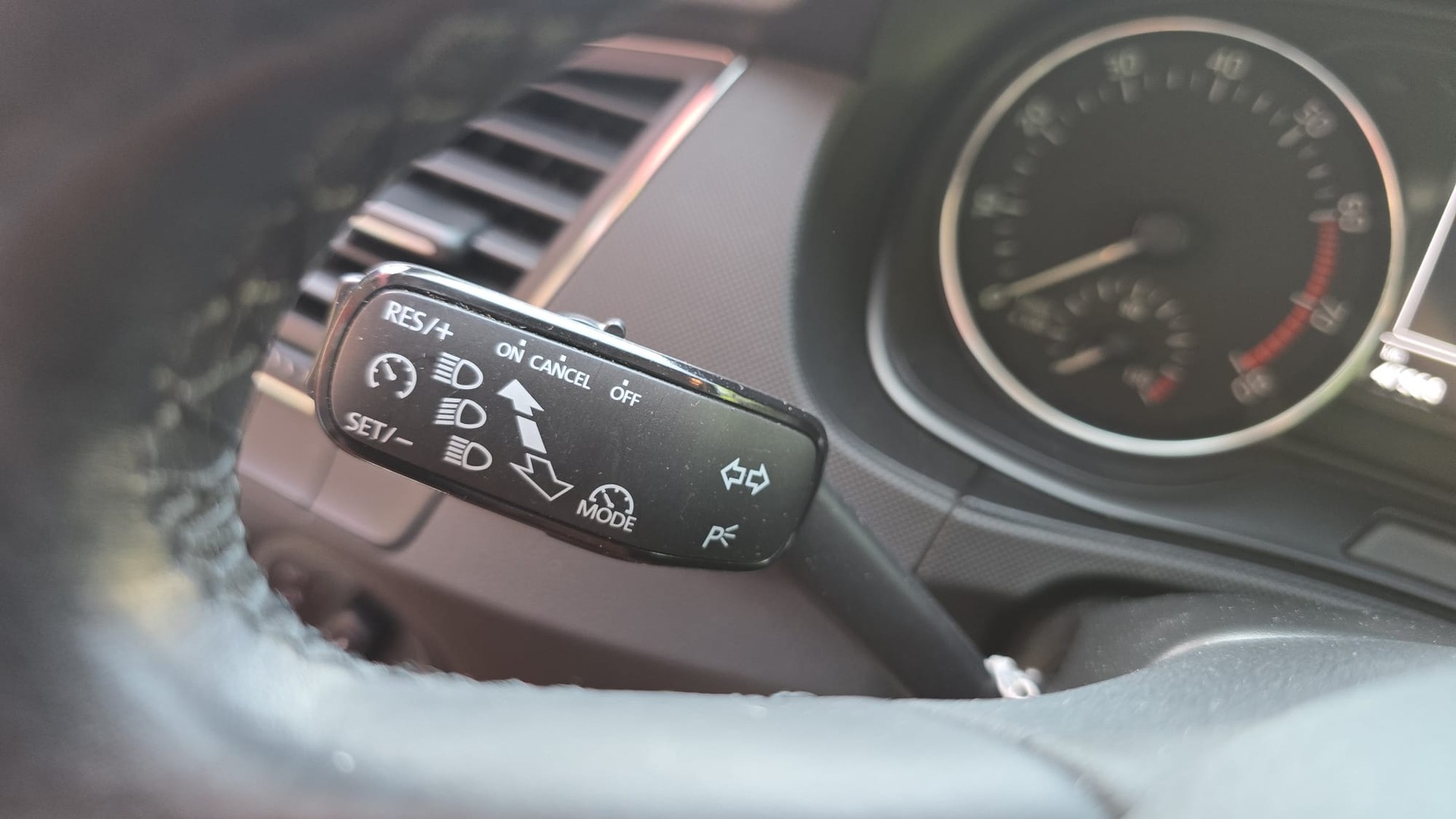SKODA Fabia 1.0 TSI Style DSG (AUTOMAT) 8 ALU / PDC / TEMPOMAT / 1.Hand / 1ere main-image-2
