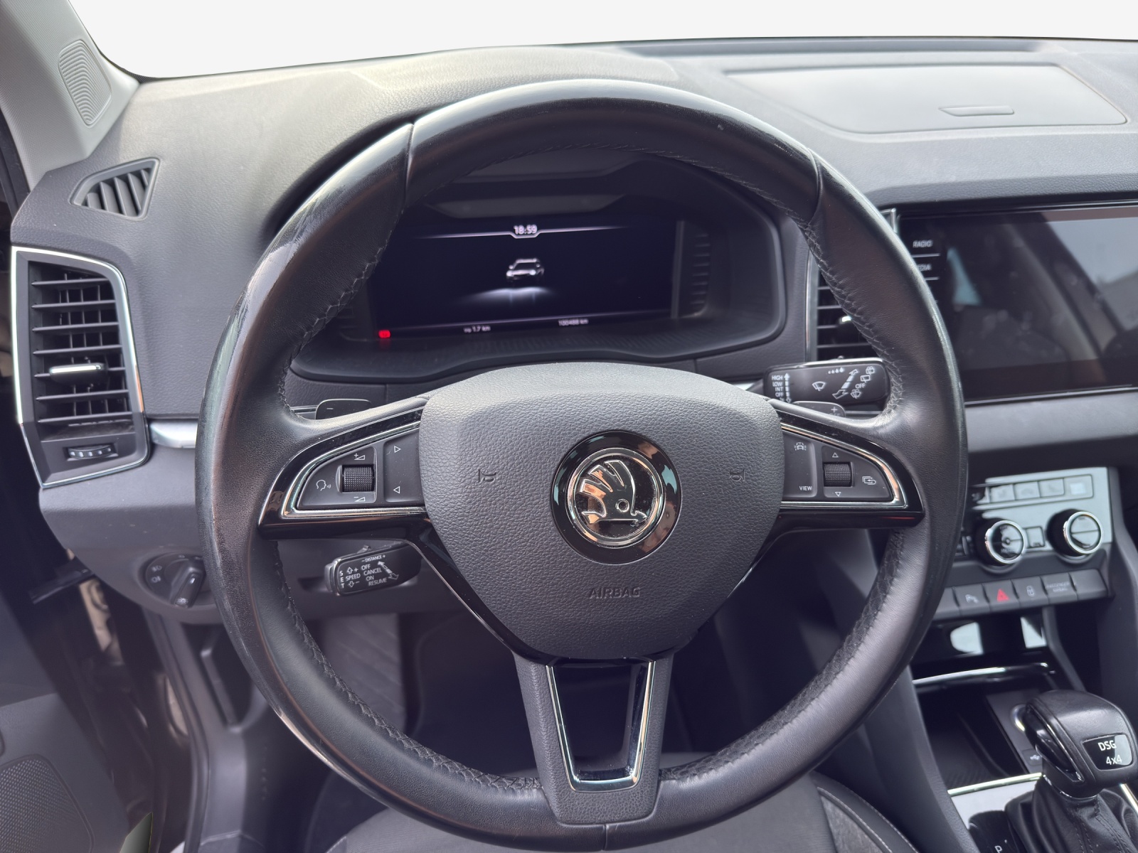 SKODA Karoq 2.0 TDI Drive 4x4 DSG-image-9