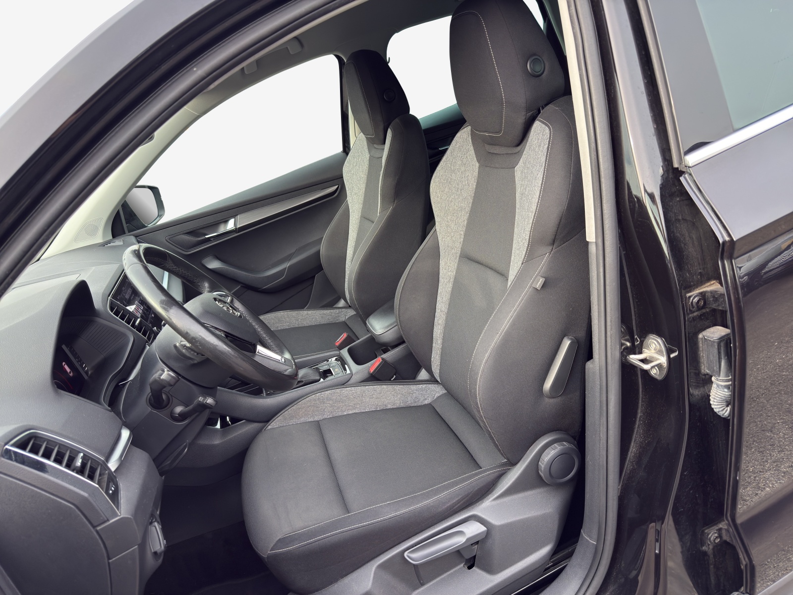 SKODA Karoq 2.0 TDI Drive 4x4 DSG-image-7