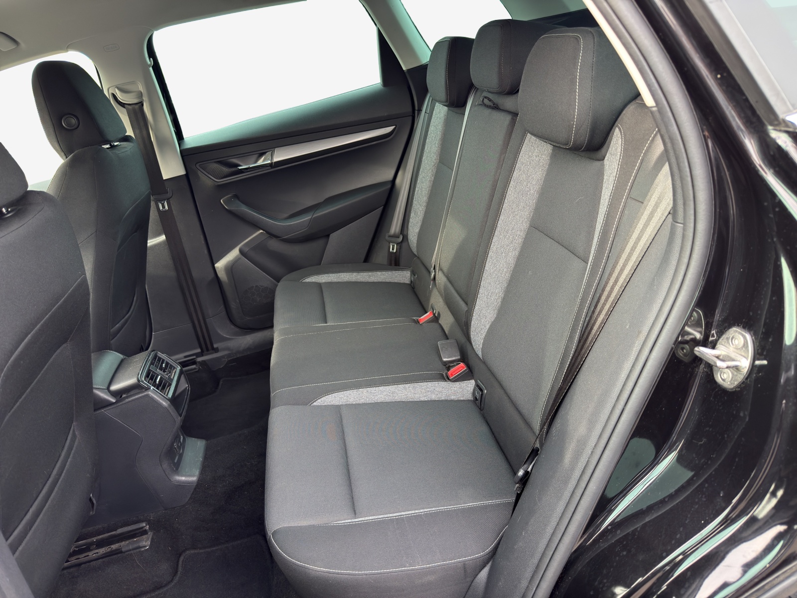 SKODA Karoq 2.0 TDI Drive 4x4 DSG-image-11