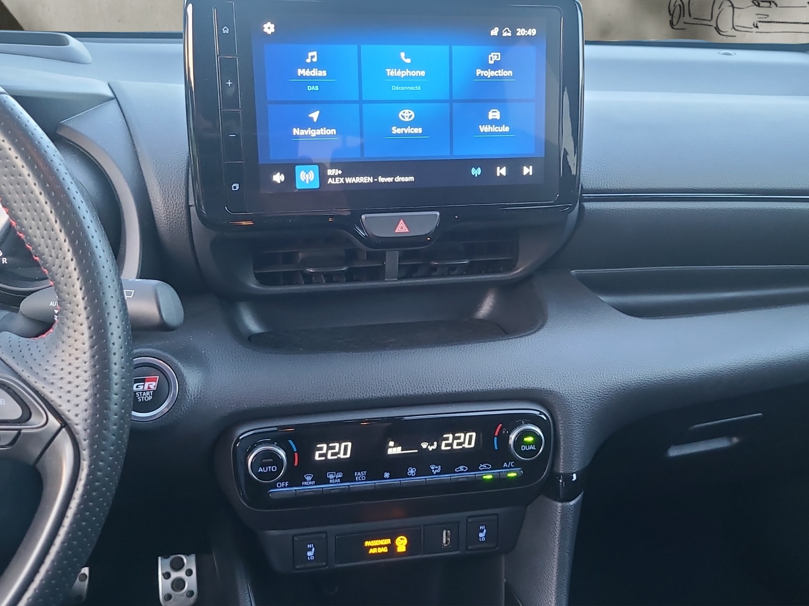 TOYOTA Yaris 1.5 GR Sport e-CVT-image-18