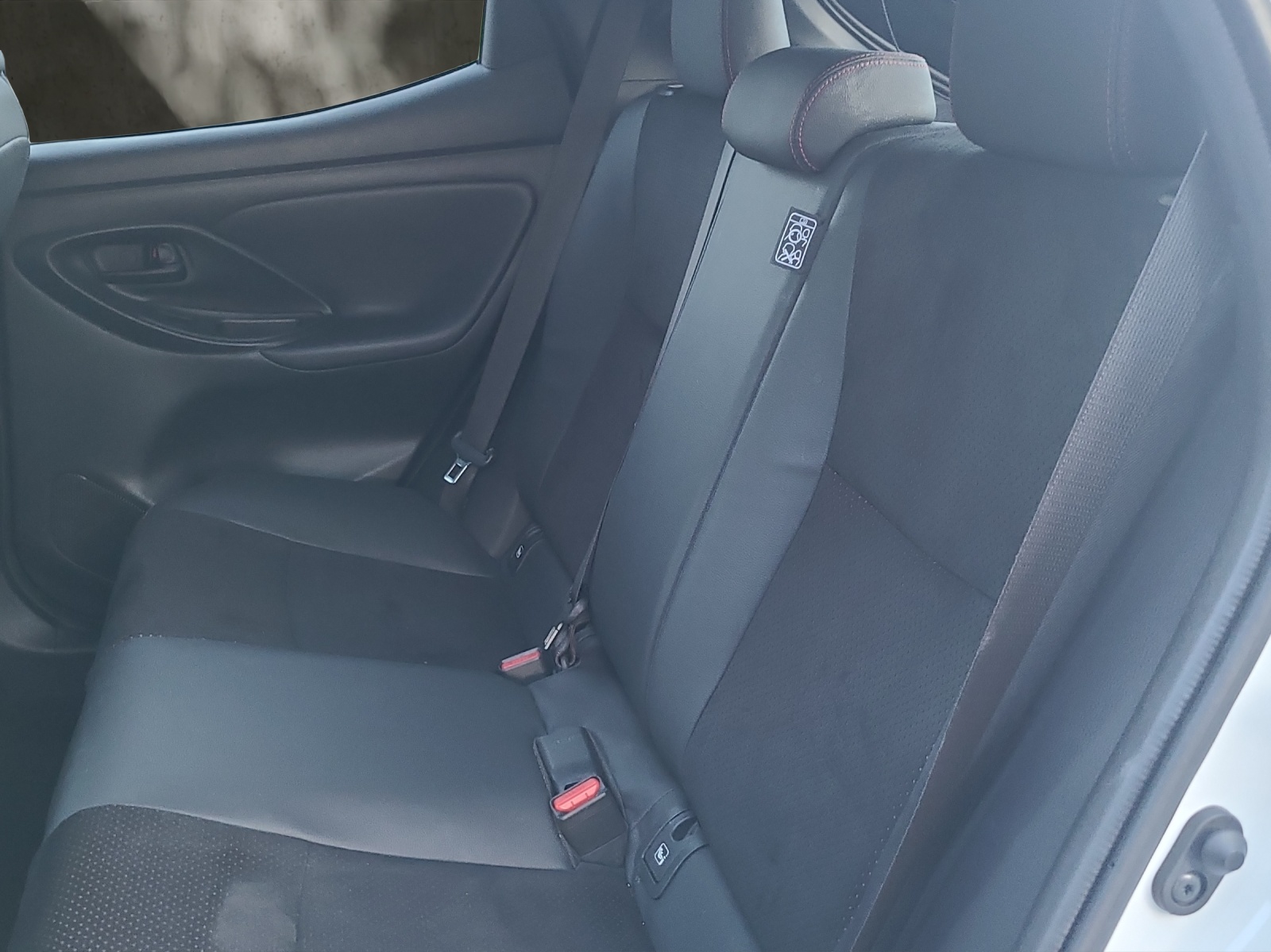TOYOTA Yaris 1.5 GR Sport e-CVT-image-8
