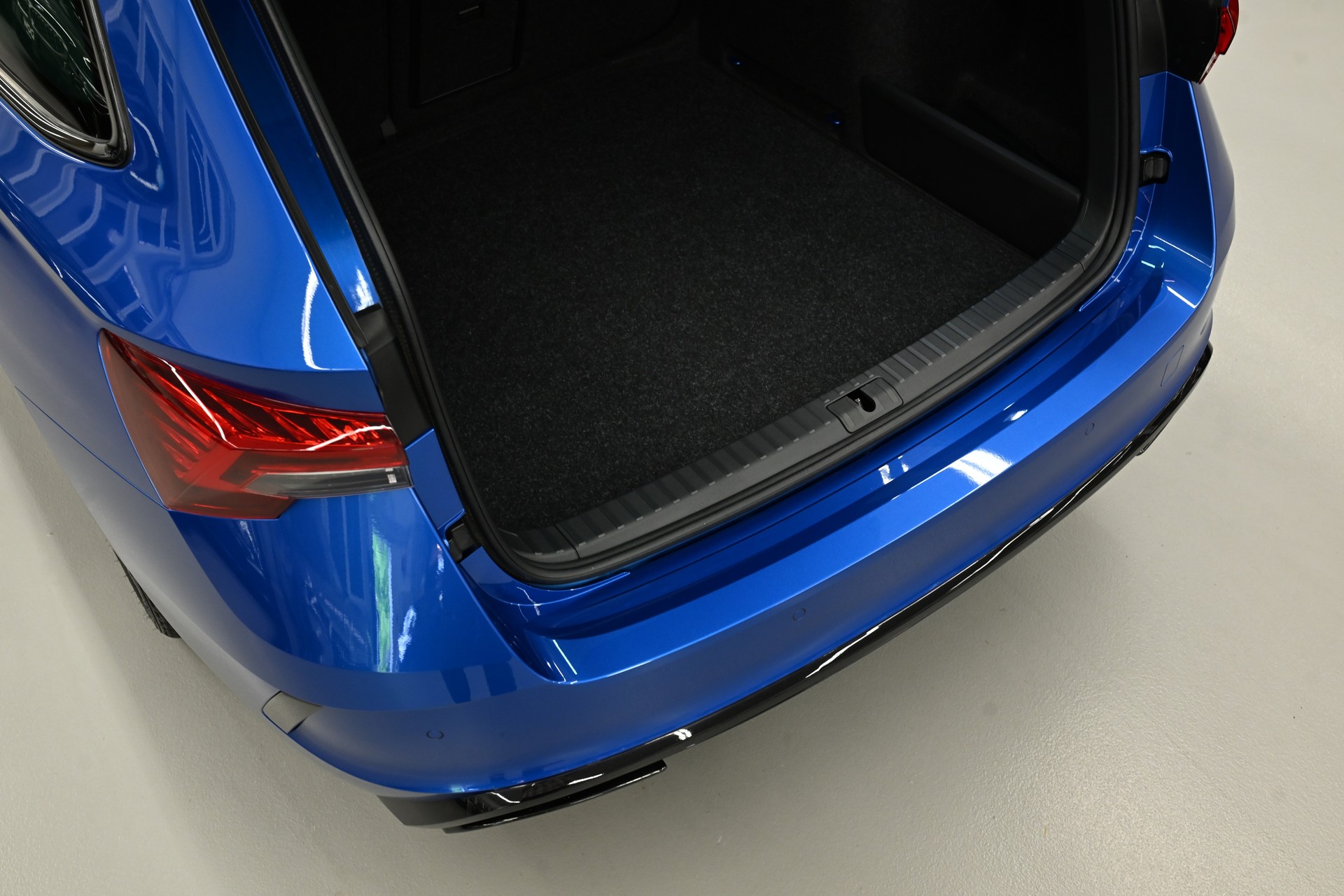 SKODA Octavia Combi 2.0 TSI RS DSG-image-8