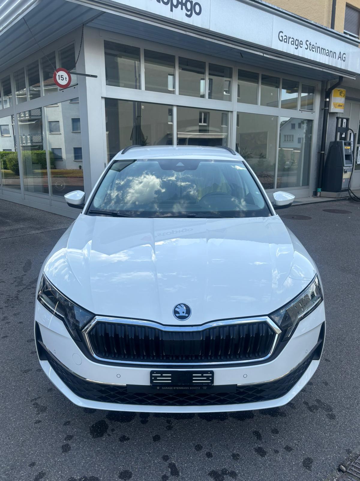 SKODA Octavia Combi 1.5 TSI mHEV DSG Selection-image-0
