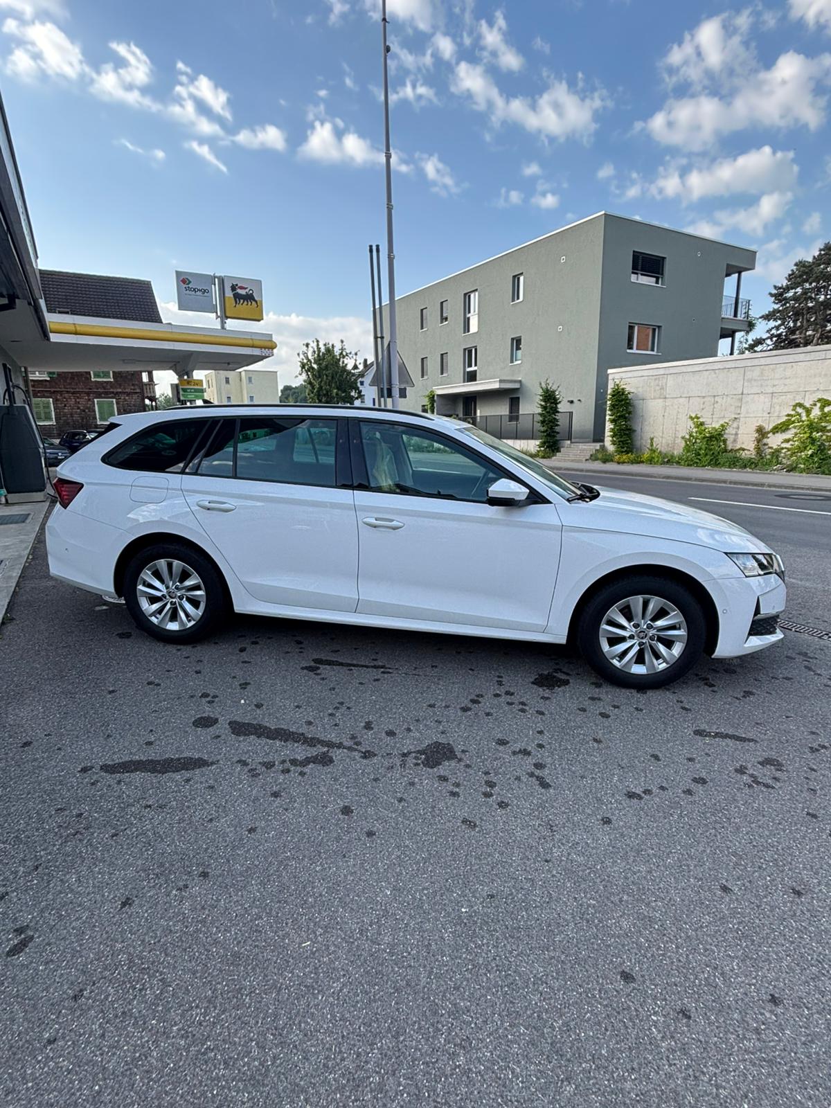 SKODA Octavia Combi 1.5 TSI mHEV DSG Selection-image-8