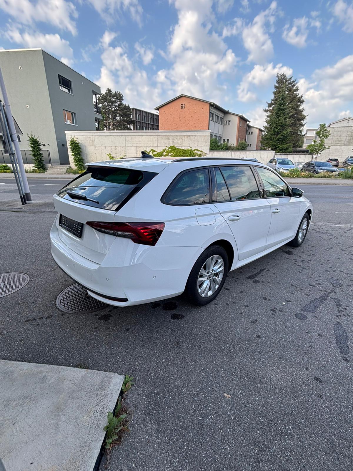 SKODA Octavia Combi 1.5 TSI mHEV DSG Selection-image-5
