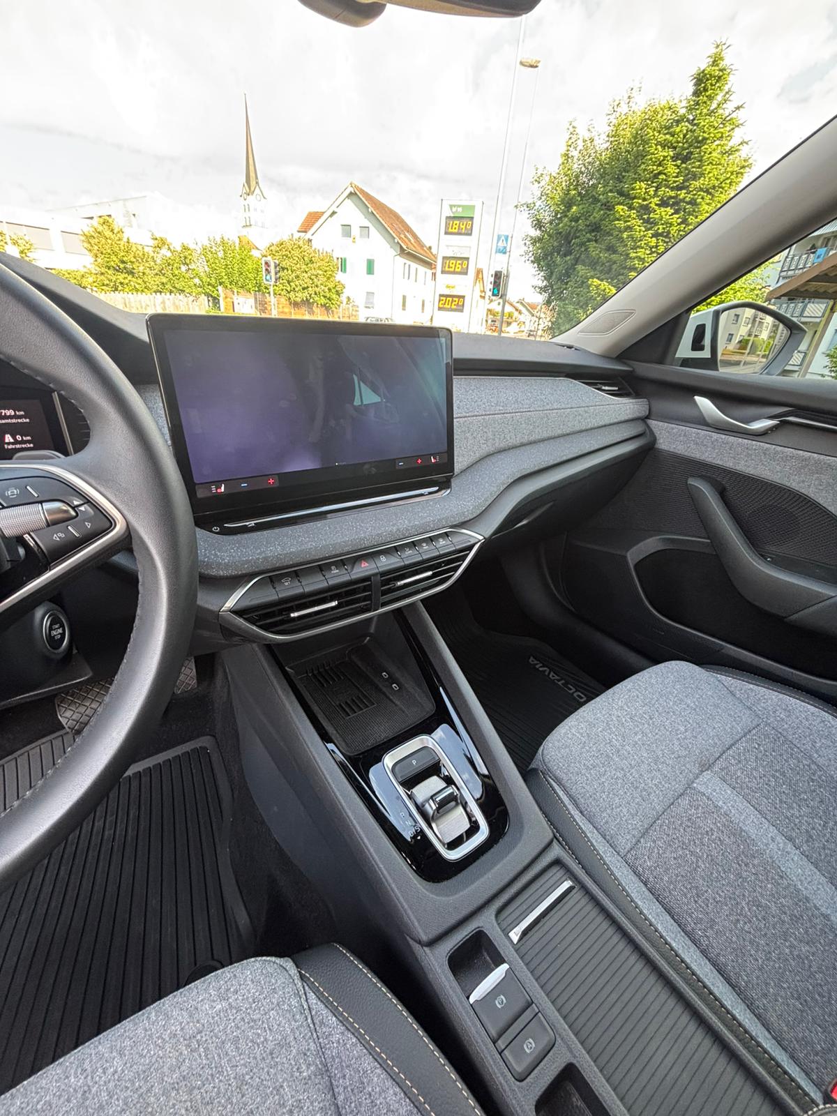 SKODA Octavia Combi 1.5 TSI mHEV DSG Selection-image-13