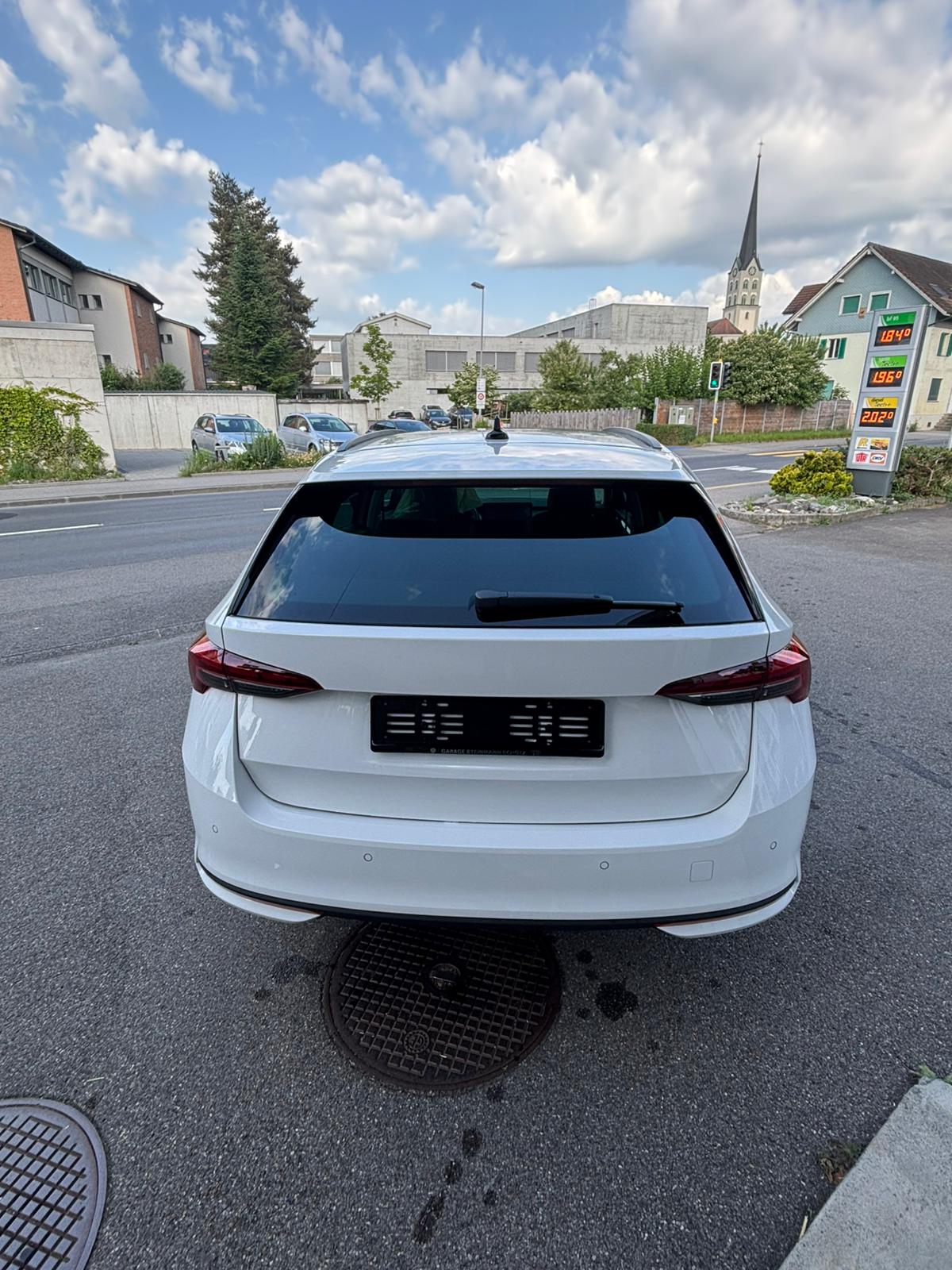 SKODA Octavia Combi 1.5 TSI mHEV DSG Selection-image-9