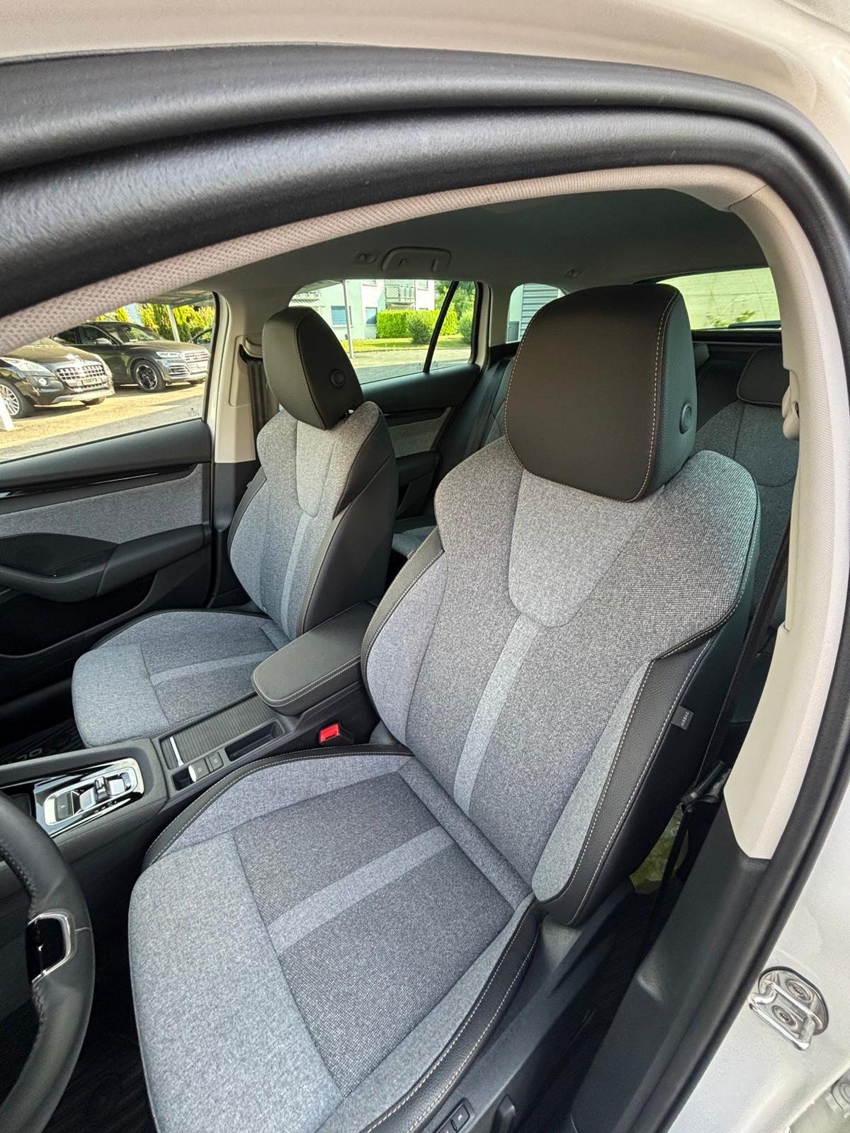 SKODA Octavia Combi 1.5 TSI mHEV DSG Selection-image-17