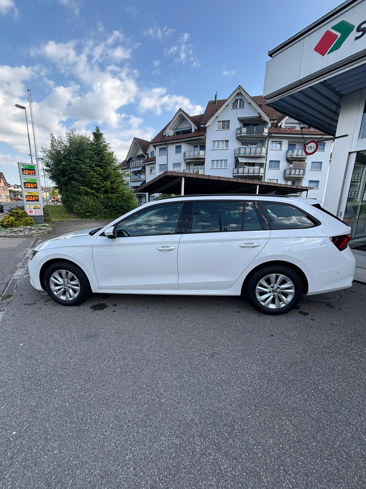 SKODA Octavia Combi 1.5 TSI mHEV DSG Selection-image-7