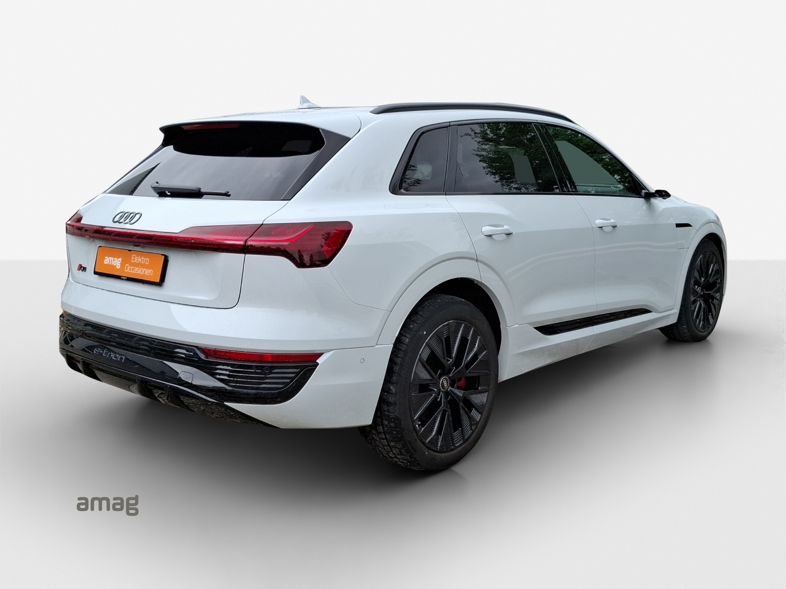 AUDI Q8 55 e-tron Black Edition quattro-image-5