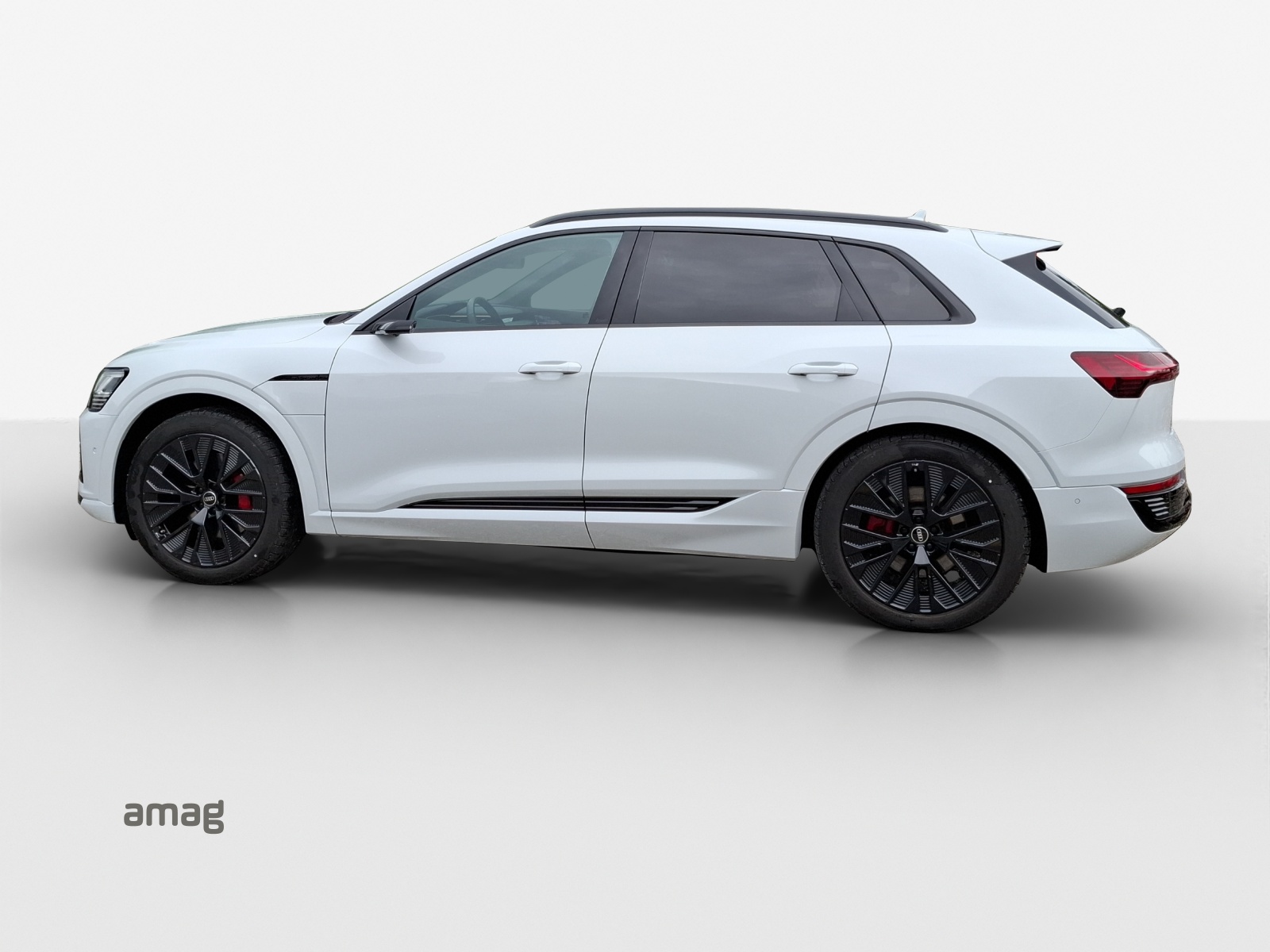 AUDI Q8 55 e-tron Black Edition quattro-image-1