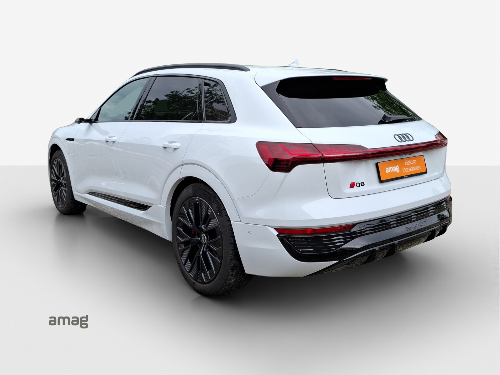 AUDI Q8 55 e-tron Black Edition quattro-showroom-element-2