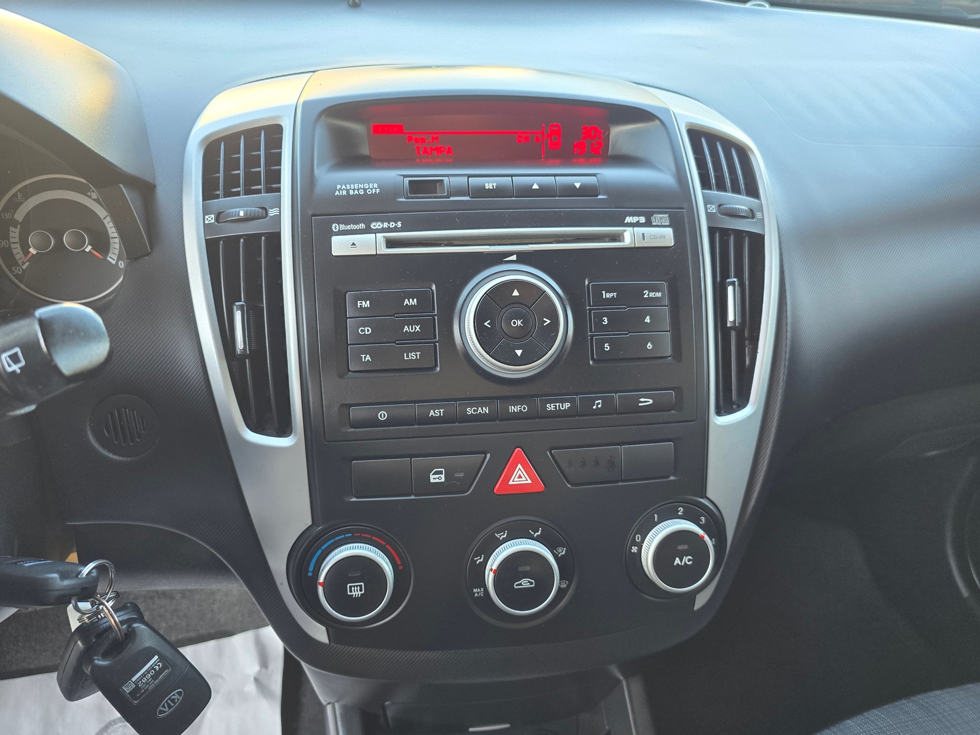 KIA Cee'd Sporty Wagon 1.6 16V Trend-image-17
