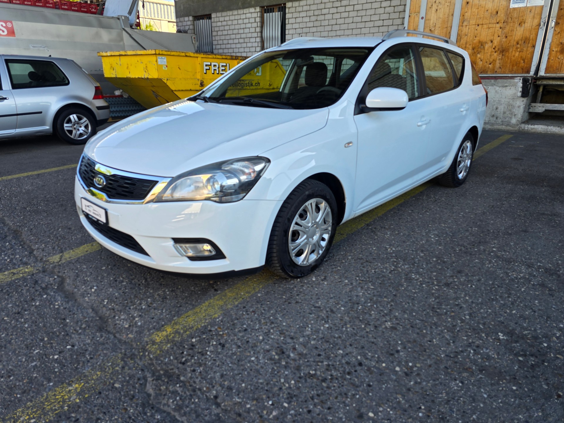 KIA Cee'd Sporty Wagon 1.6 16V Trend-image-2
