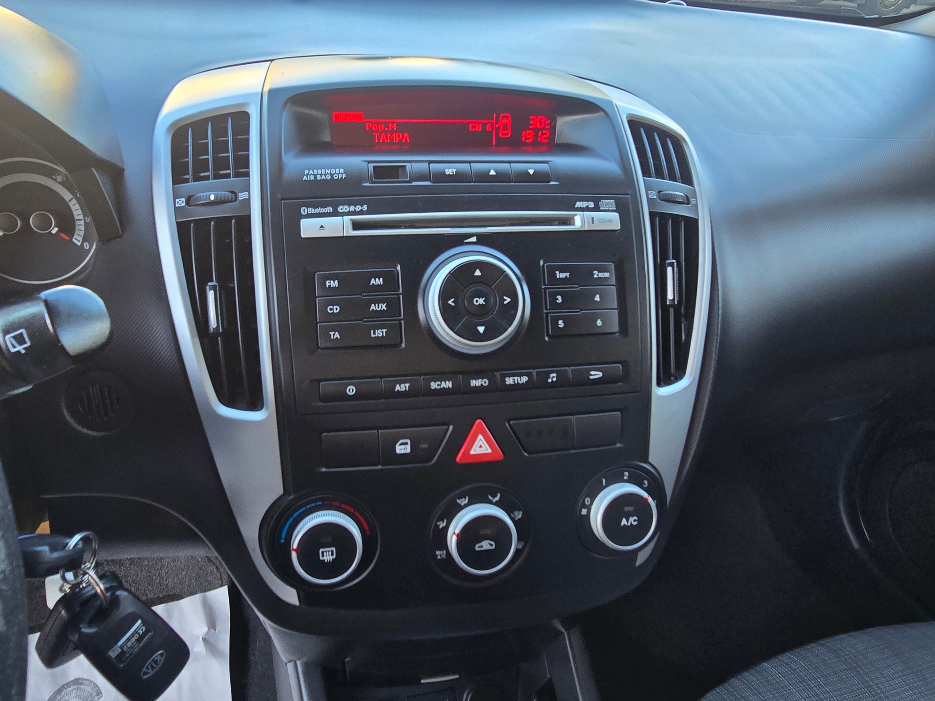 KIA Cee'd Sporty Wagon 1.6 16V Trend-image-16