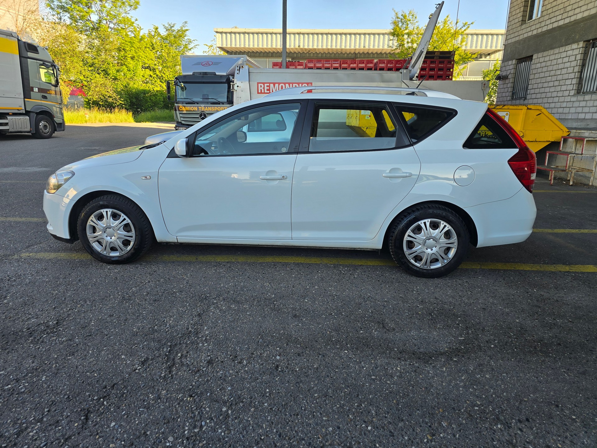 KIA Cee'd Sporty Wagon 1.6 16V Trend-image-8
