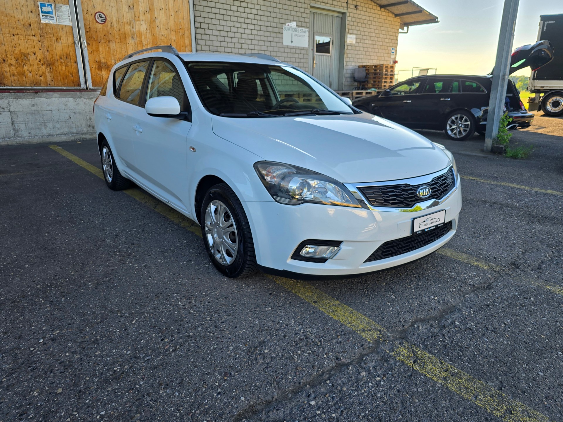 KIA Cee'd Sporty Wagon 1.6 16V Trend-image-1