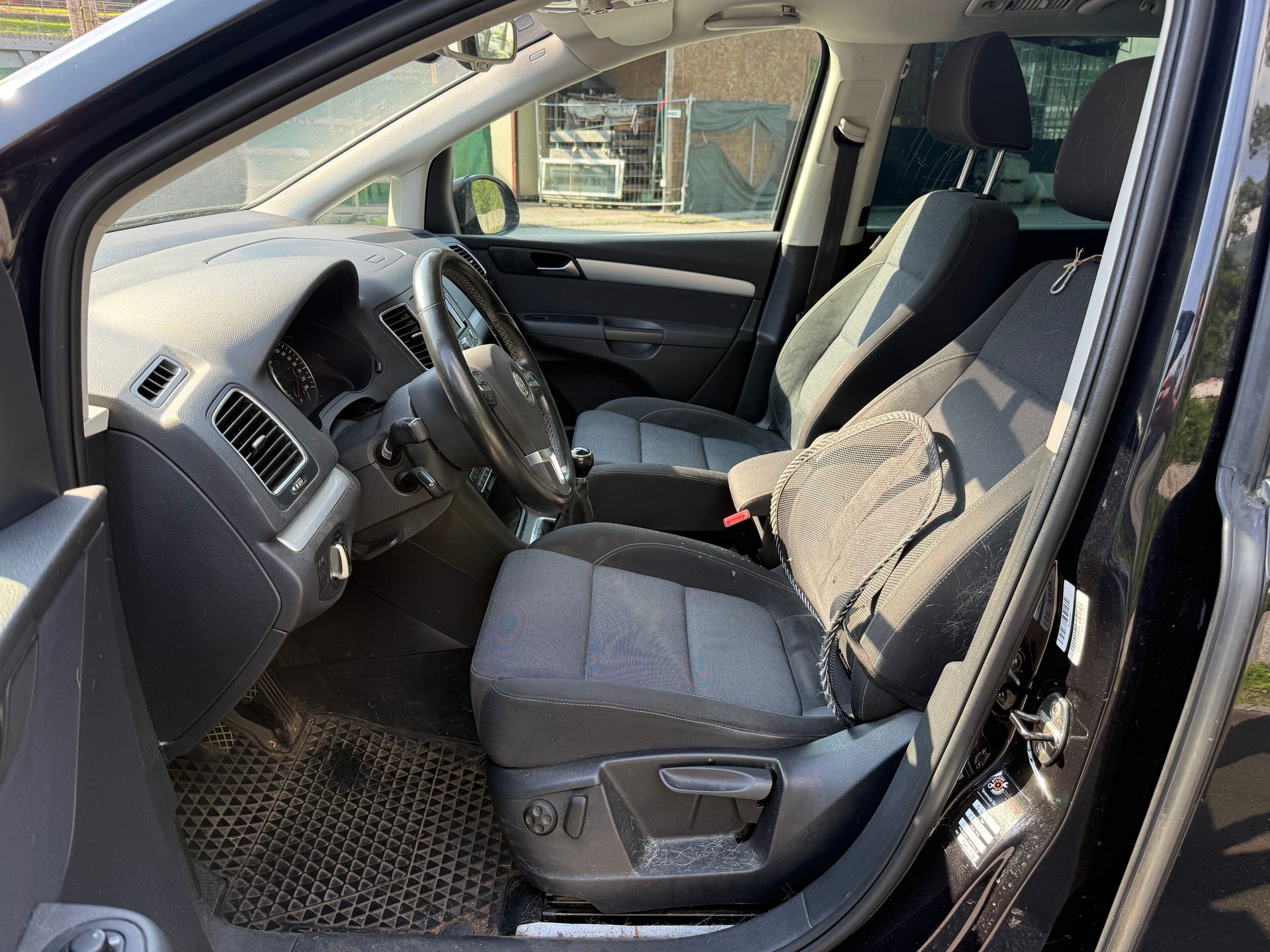 VW SHARAN-image-7