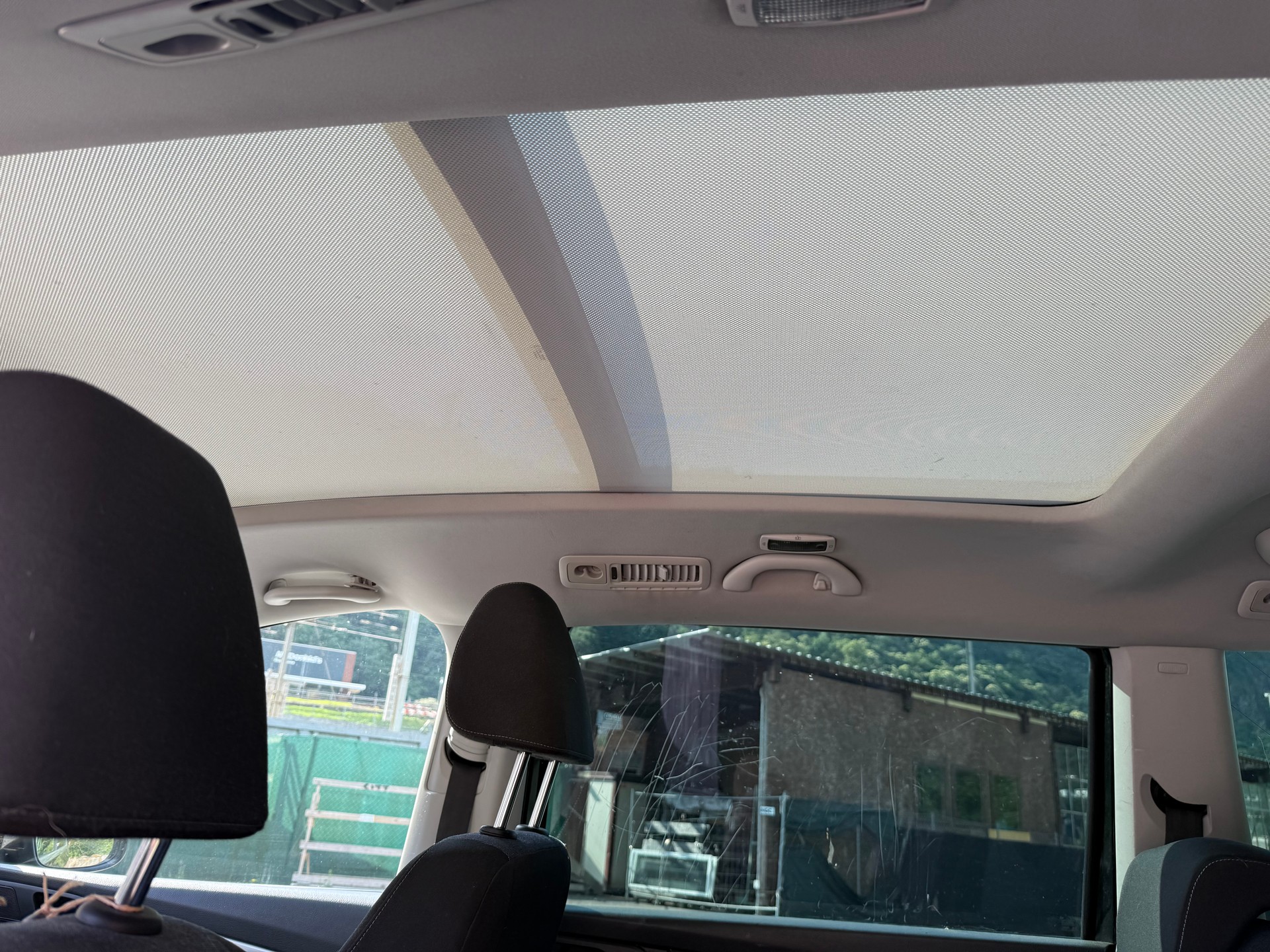 VW SHARAN-image-14