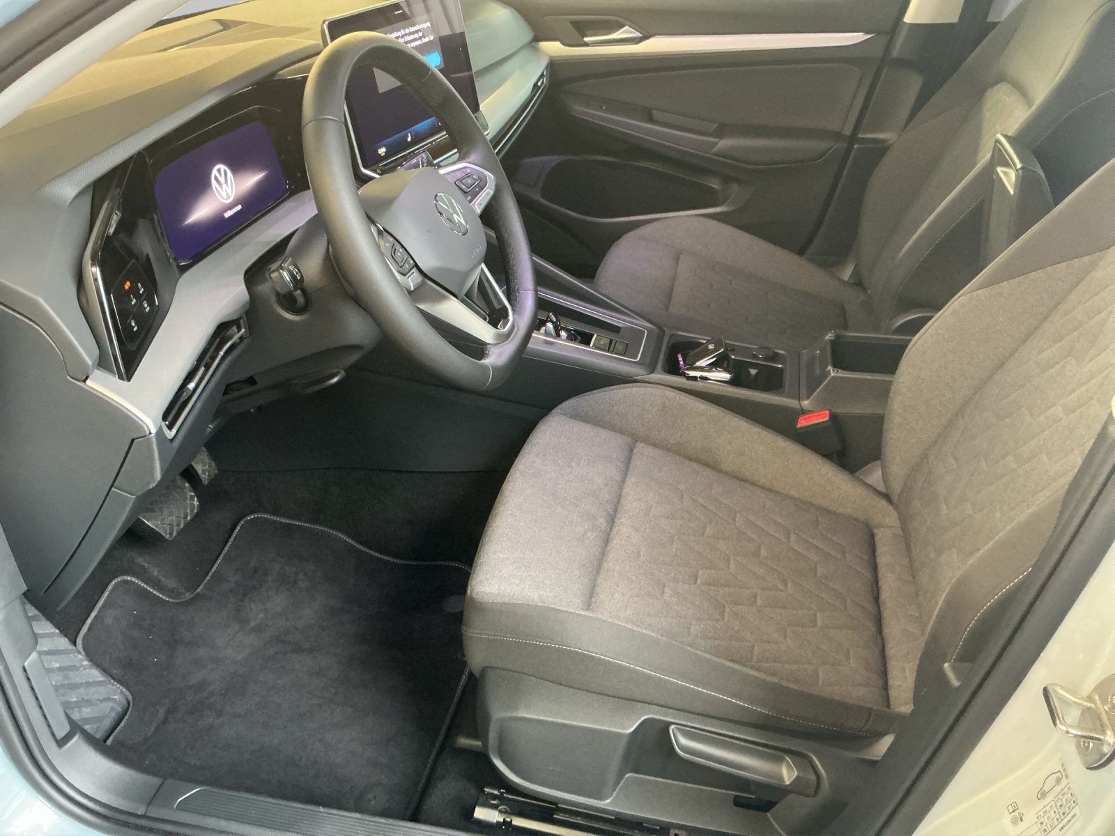 VW Golf 1.5 e TSI mHEV Life DSG-image-4
