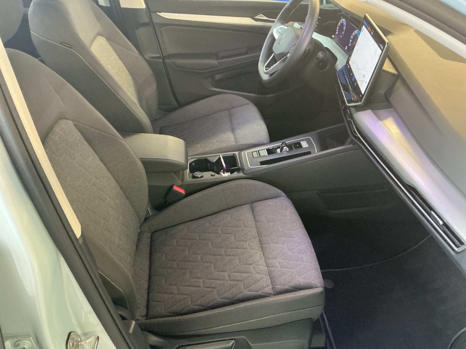 VW Golf 1.5 e TSI mHEV Life DSG-image-10