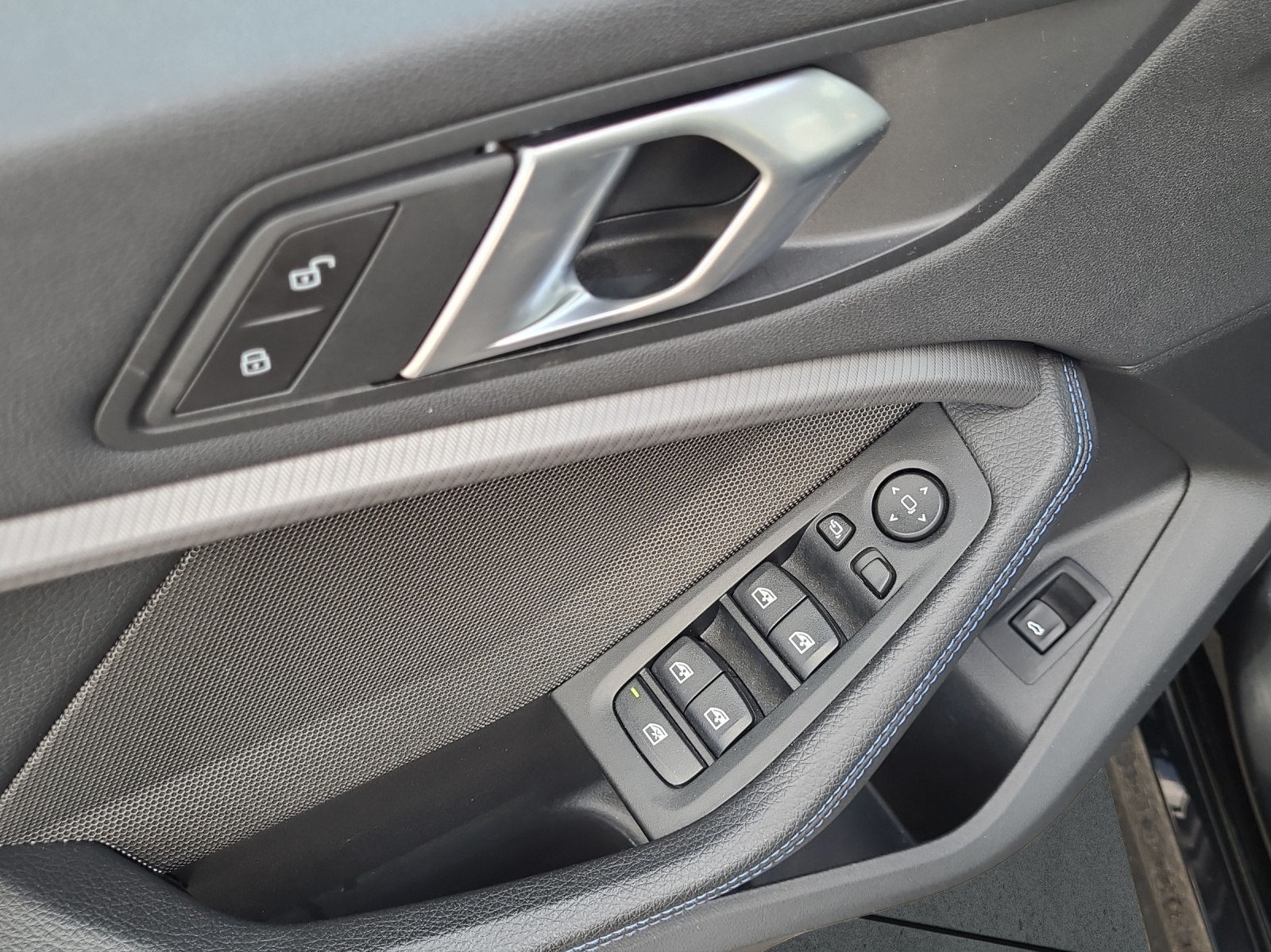 BMW 120d xDrive Pure M Sport-image-17