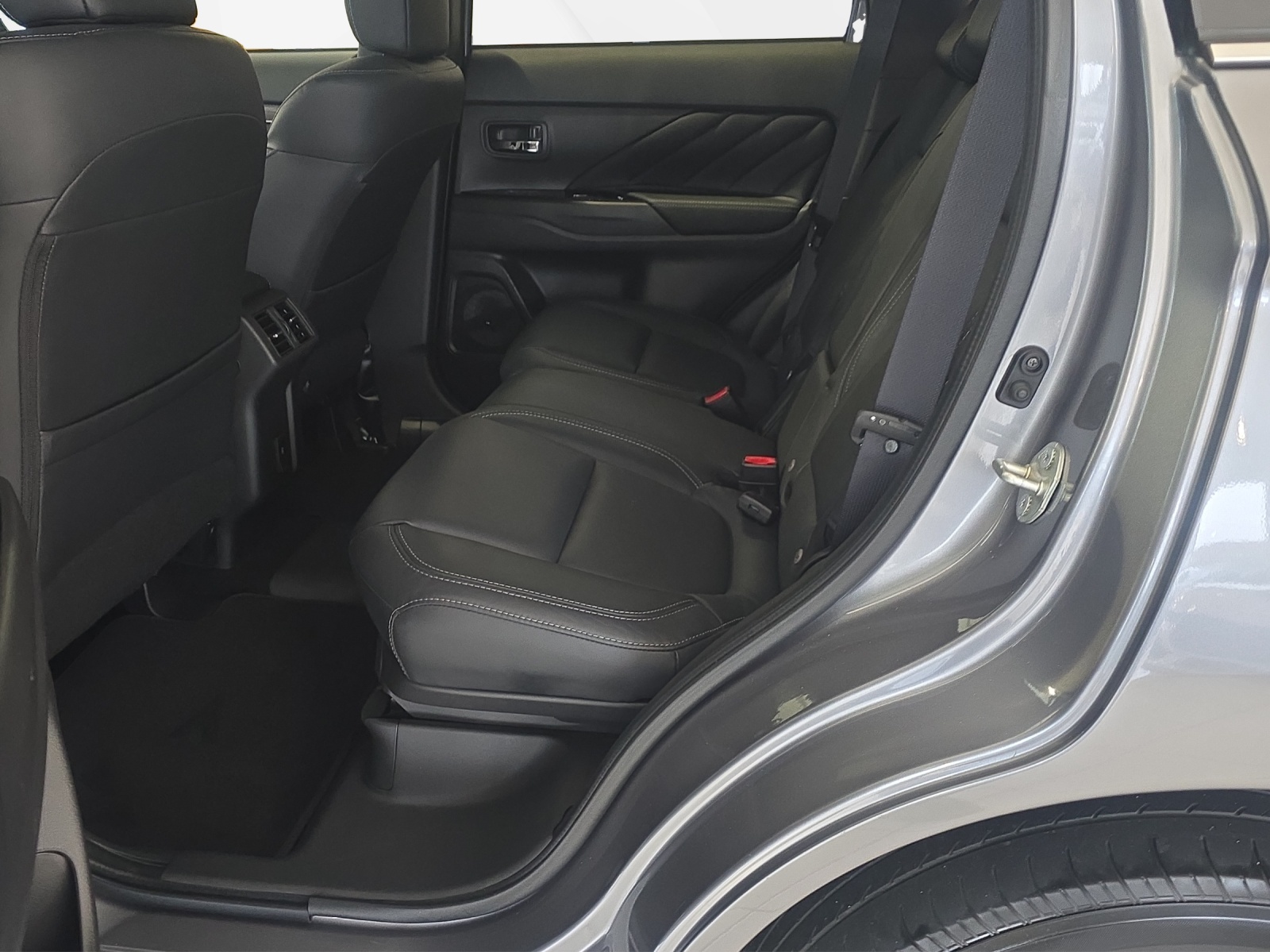 MITSUBISHI Outlander 2.4 PHEV Diamond 4WD Automatic-image-7