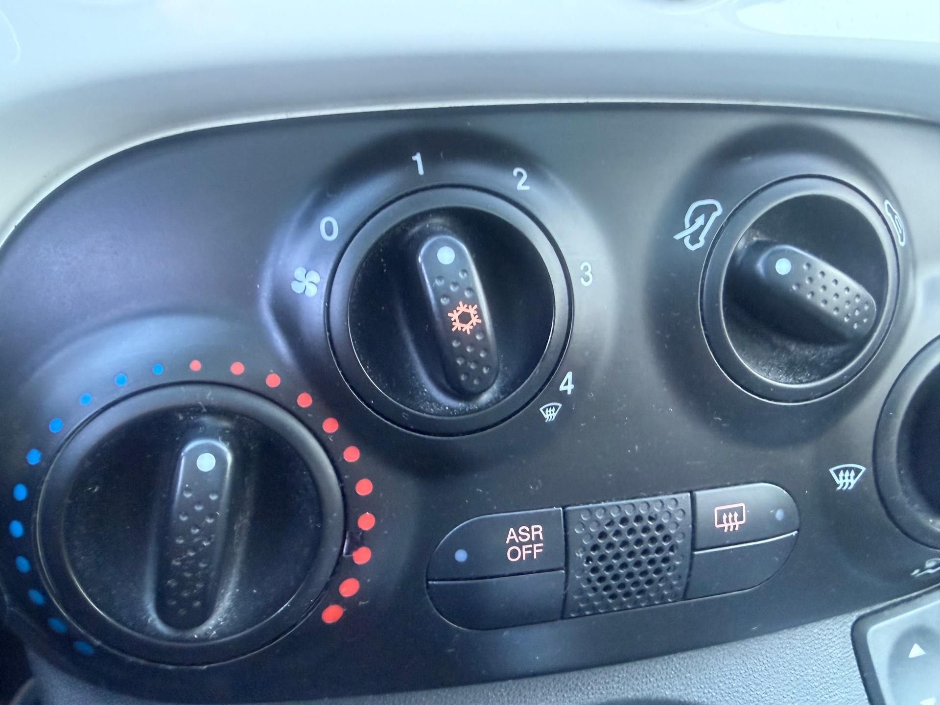 FIAT 500 1.4 16V Lounge-image-5