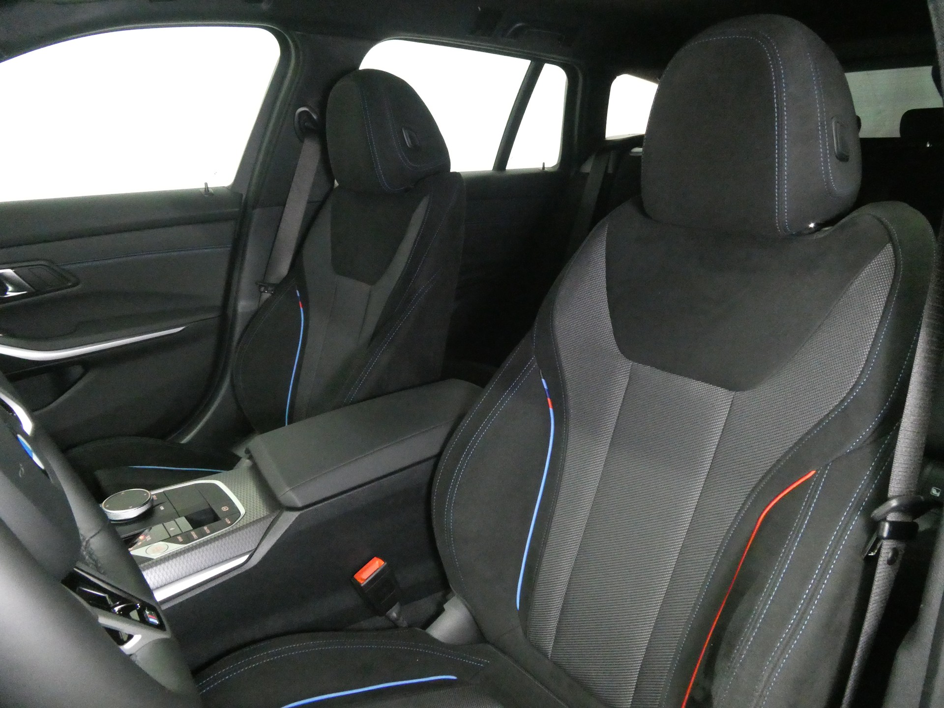BMW 330i Touring xDrive Steptronic M Sport - Live Cockpit - Navi - Kamera - 245 PS-image-9
