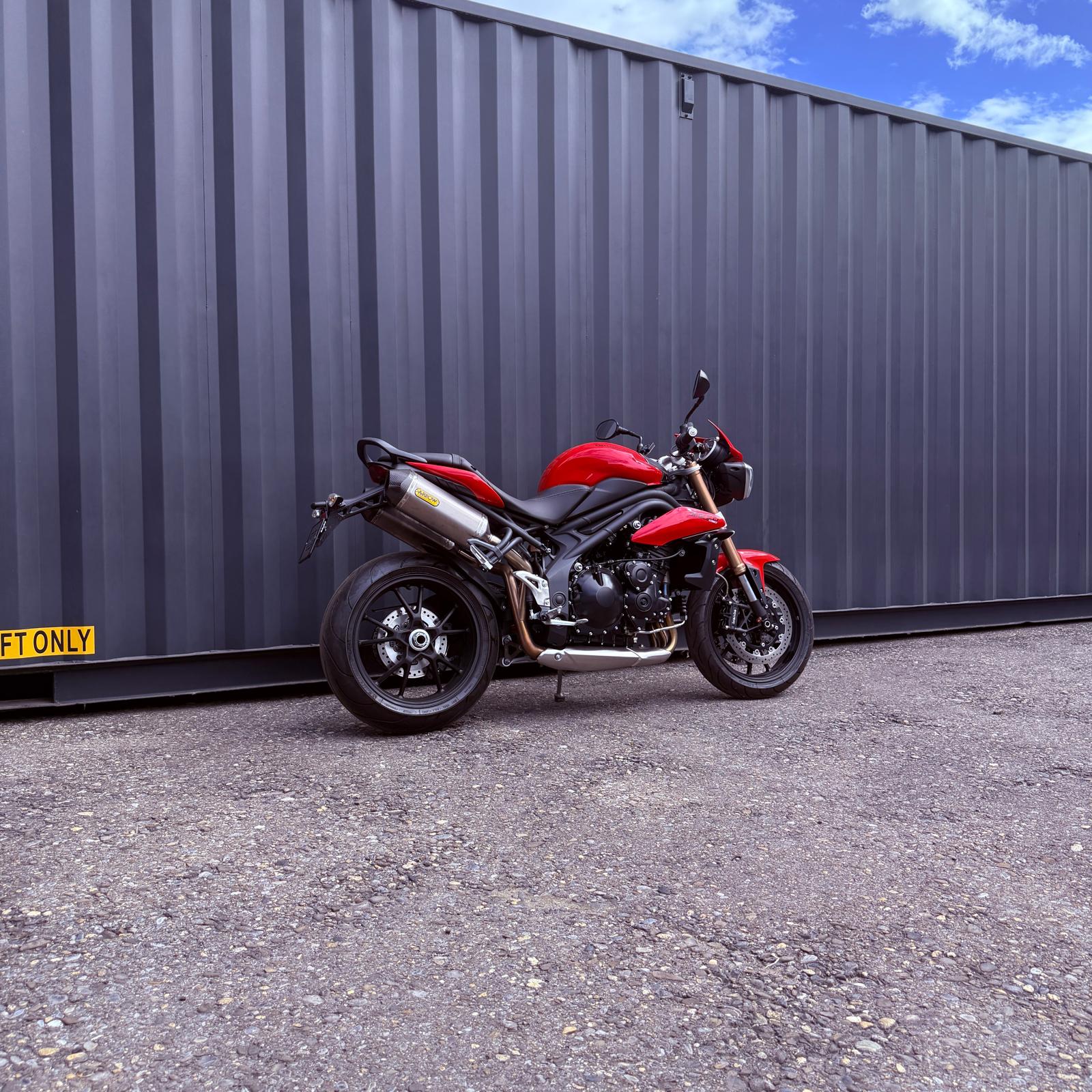 TRIUMPH Speed Triple 1050 ABS-showroom-element-2