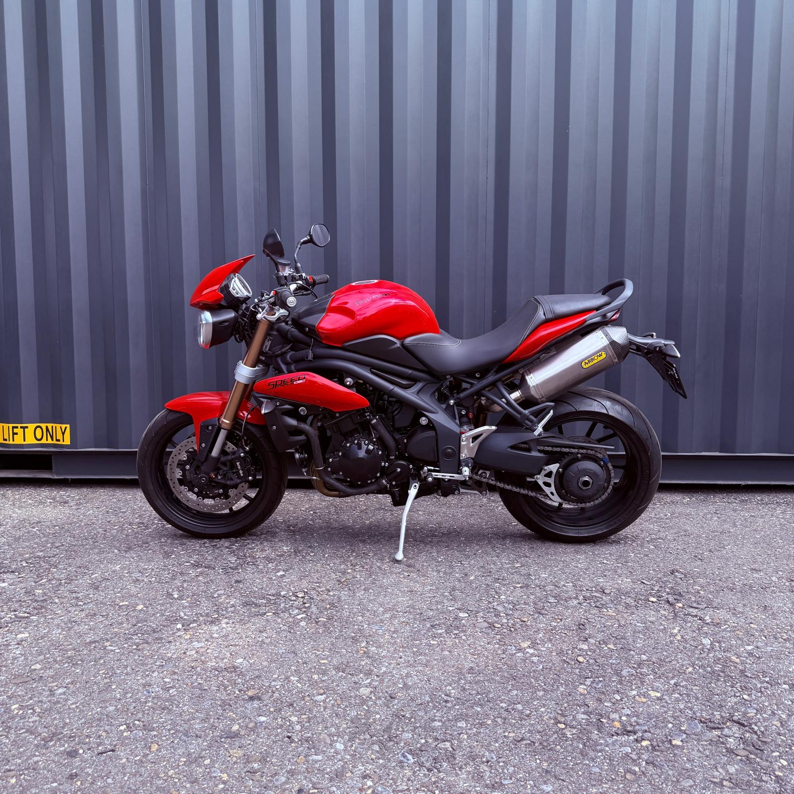 TRIUMPH Speed Triple 1050 ABS-showroom-element-3